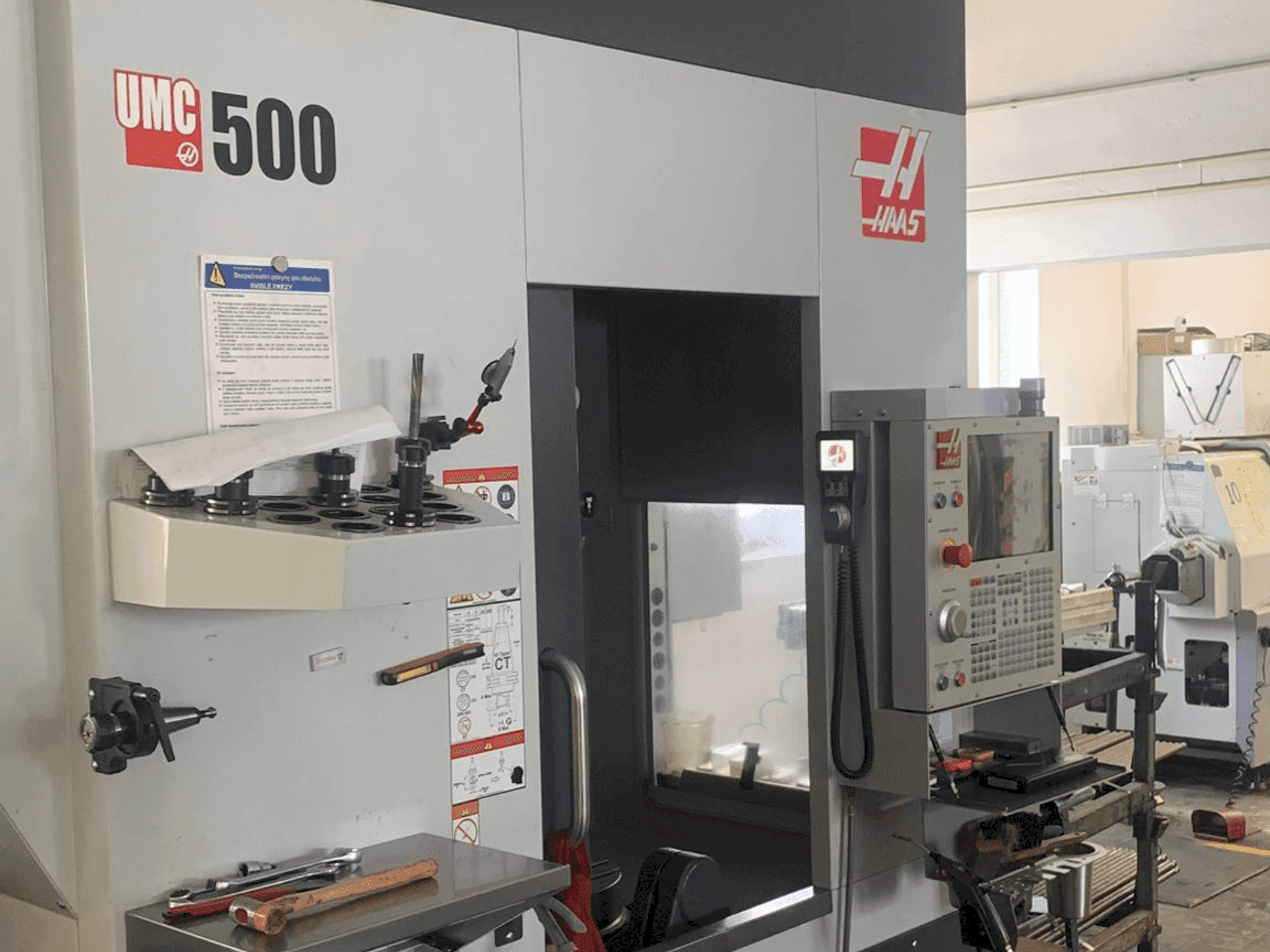 HAAS UMC 500 Mašinos vaizdas iš priekio