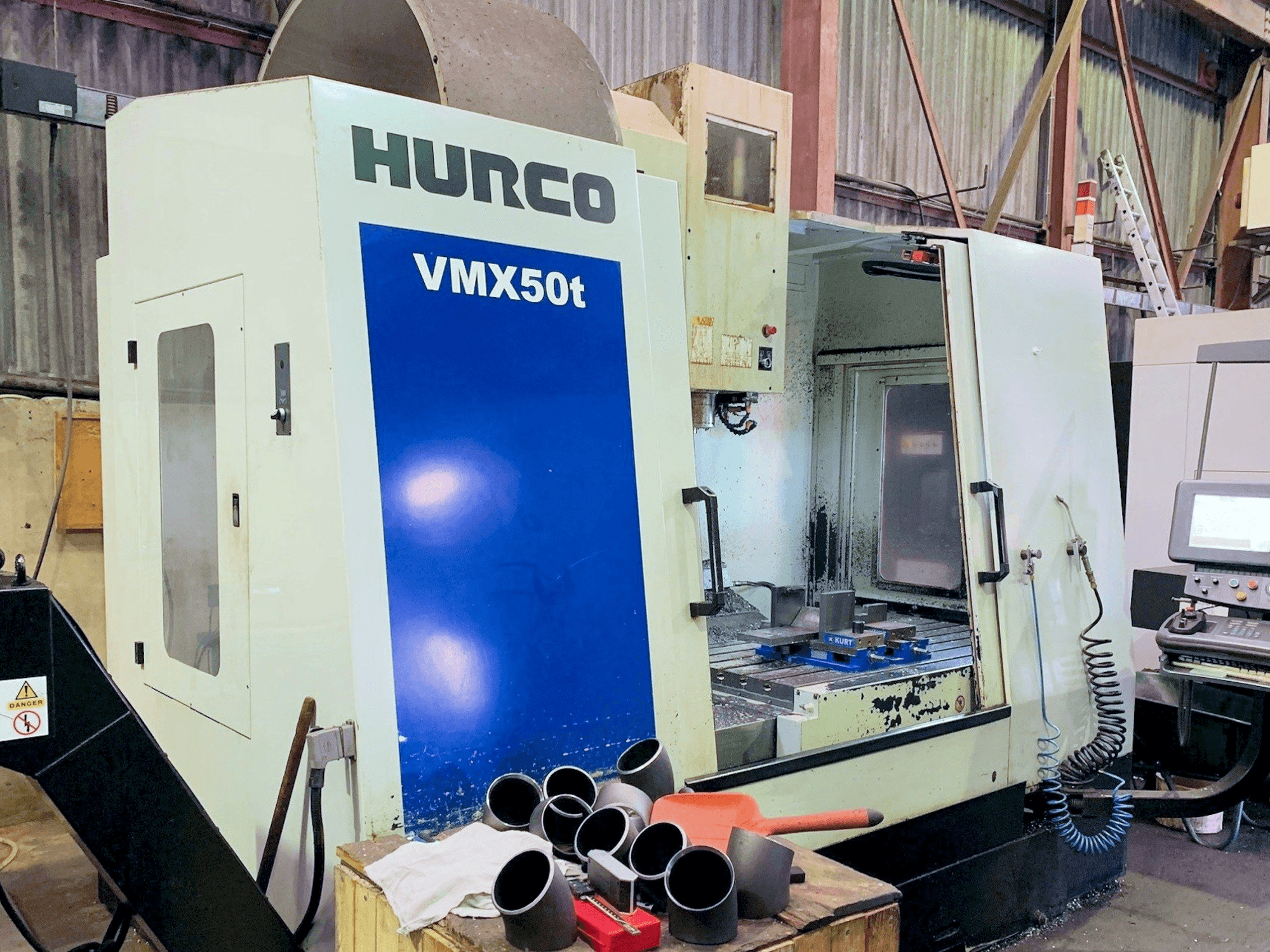 Hurco VMX 50T Mašinos vaizdas iš priekio