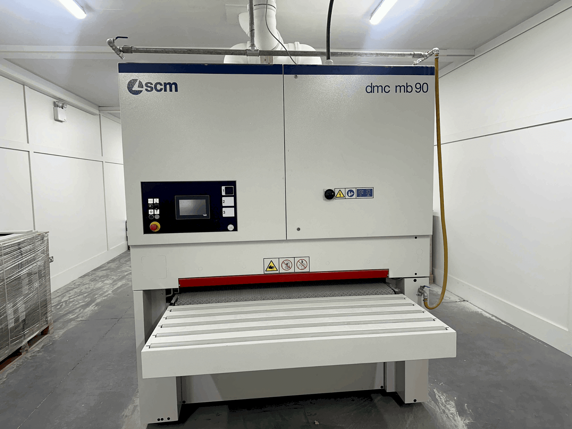 SCM DMC MB90 DBB135 Mašinos vaizdas iš priekio