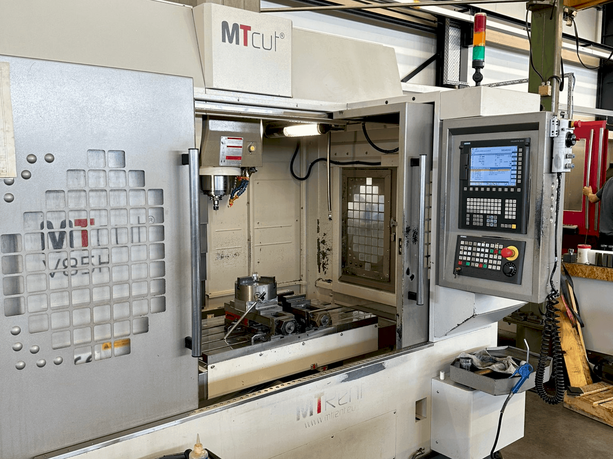MTcut V 85 H Mašinos vaizdas iš priekio