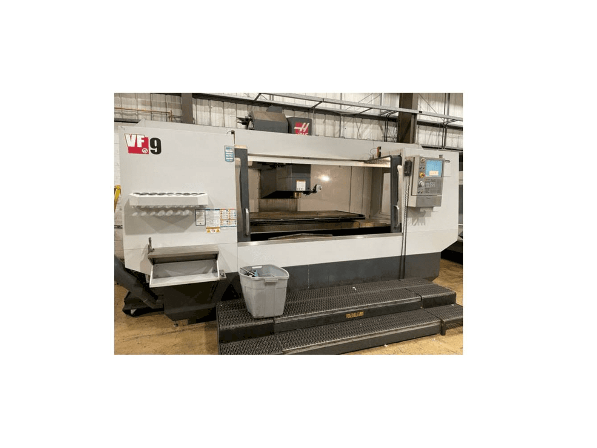 HAAS VF-9 Mašinos vaizdas iš priekio