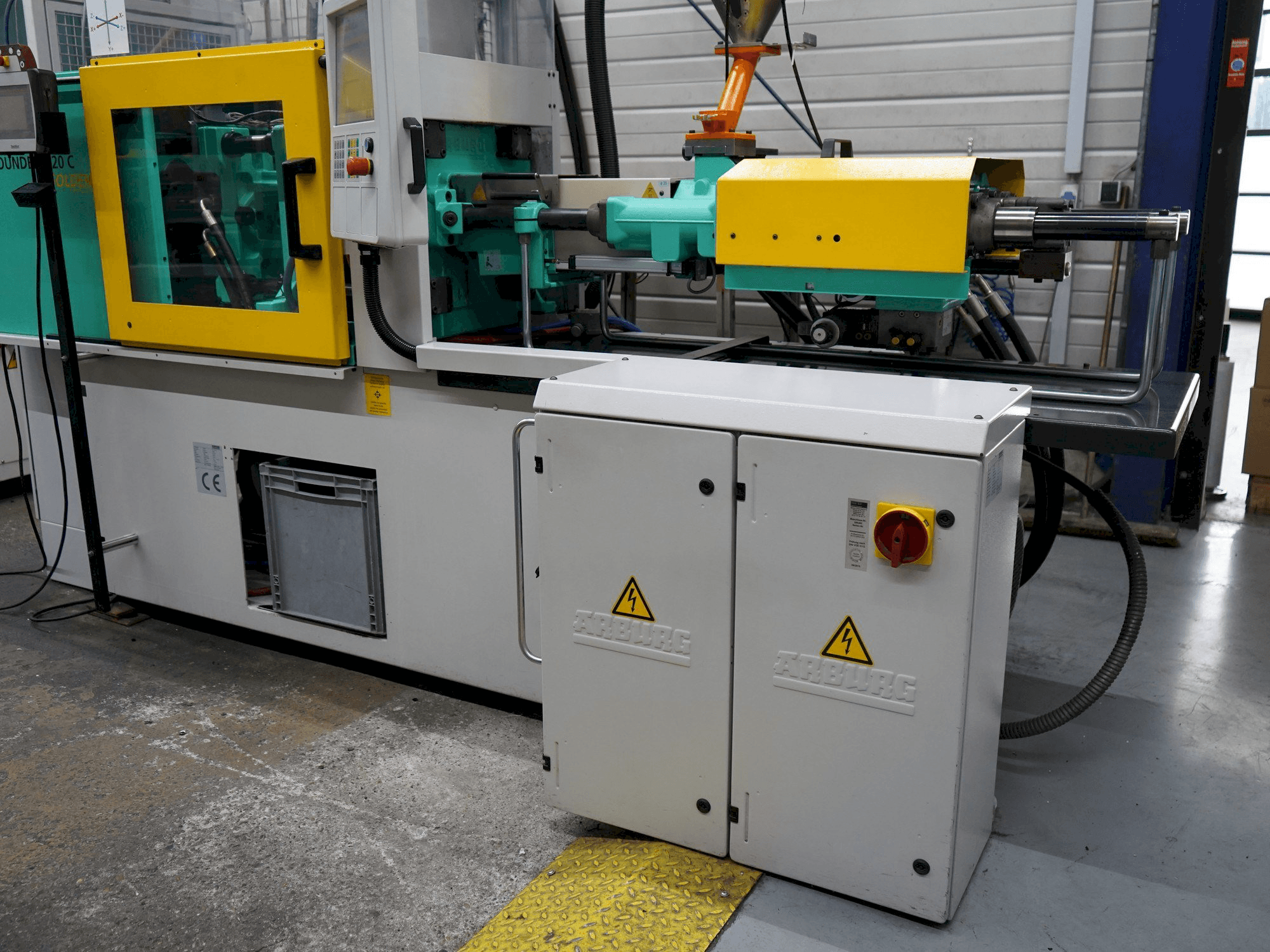 Arburg 320C (500-170) Mašinos vaizdas iš priekio