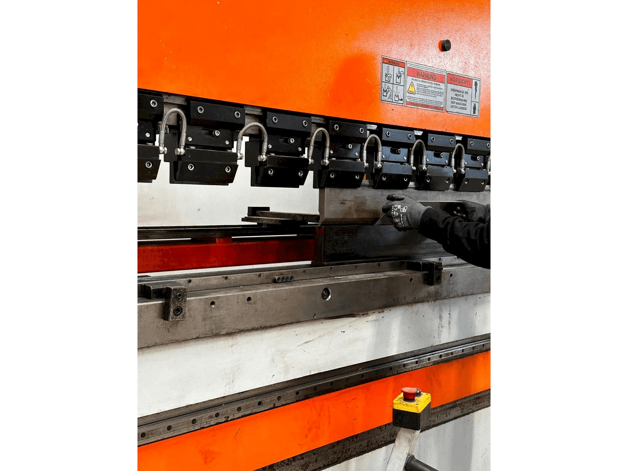 ERMAKSAN SPEED-BEND PRO 51000 X 400 Mašinos vaizdas iš kairės pusės