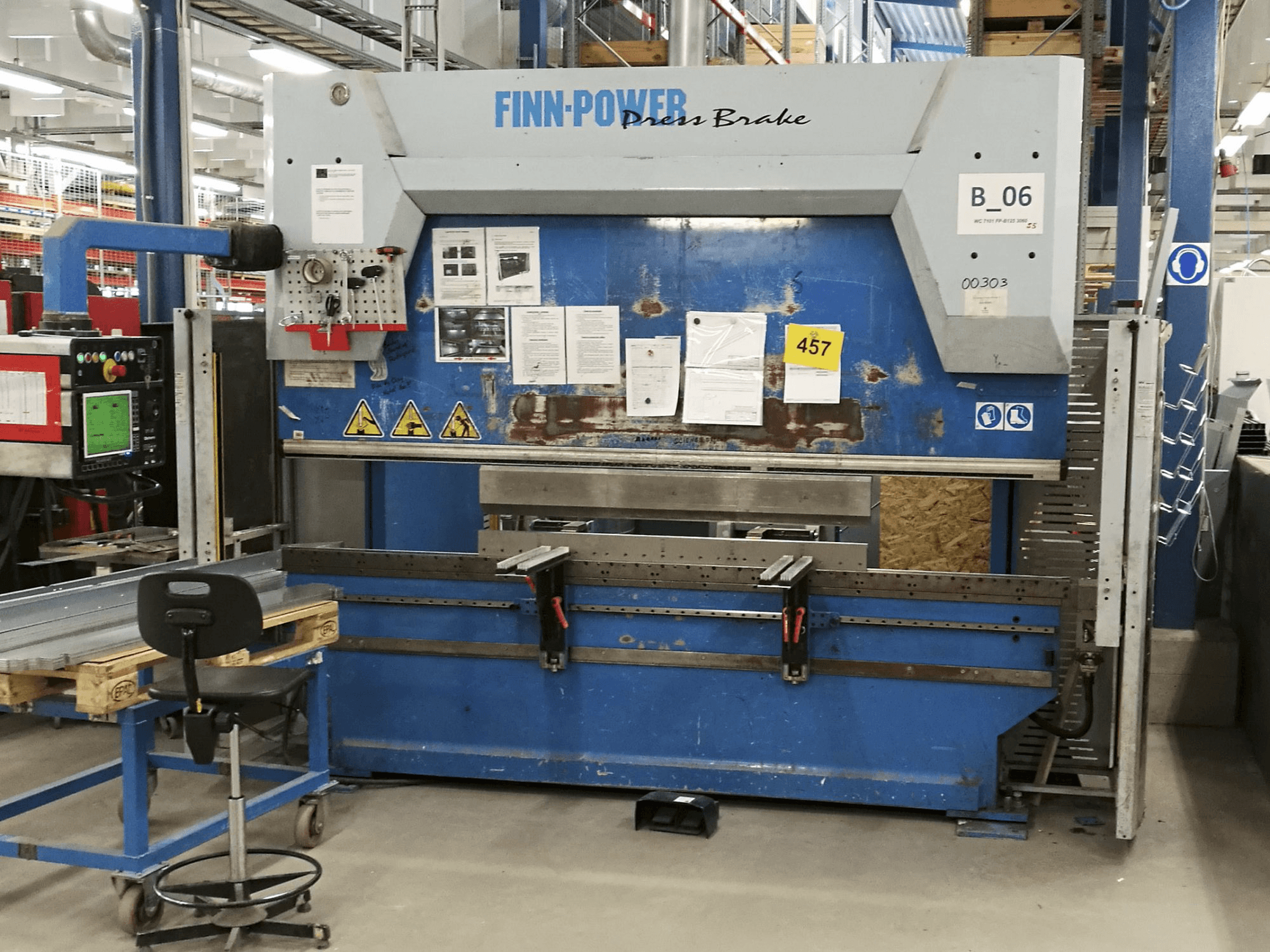 Finn-Power B 125-3060-C6W-GC Mašinos vaizdas iš priekio