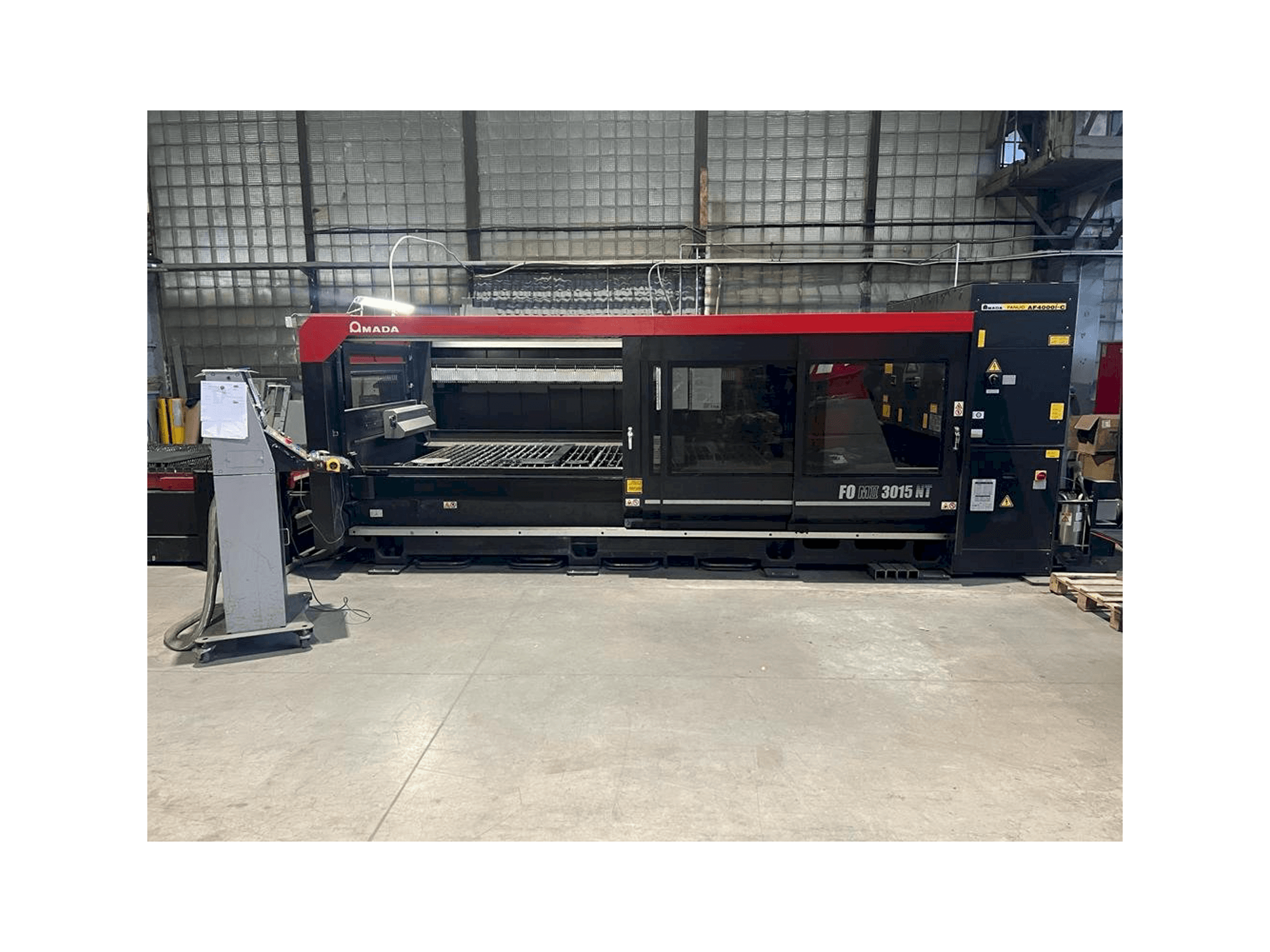 AMADA F0 MII 3015 NT Mašinos vaizdas iš priekio