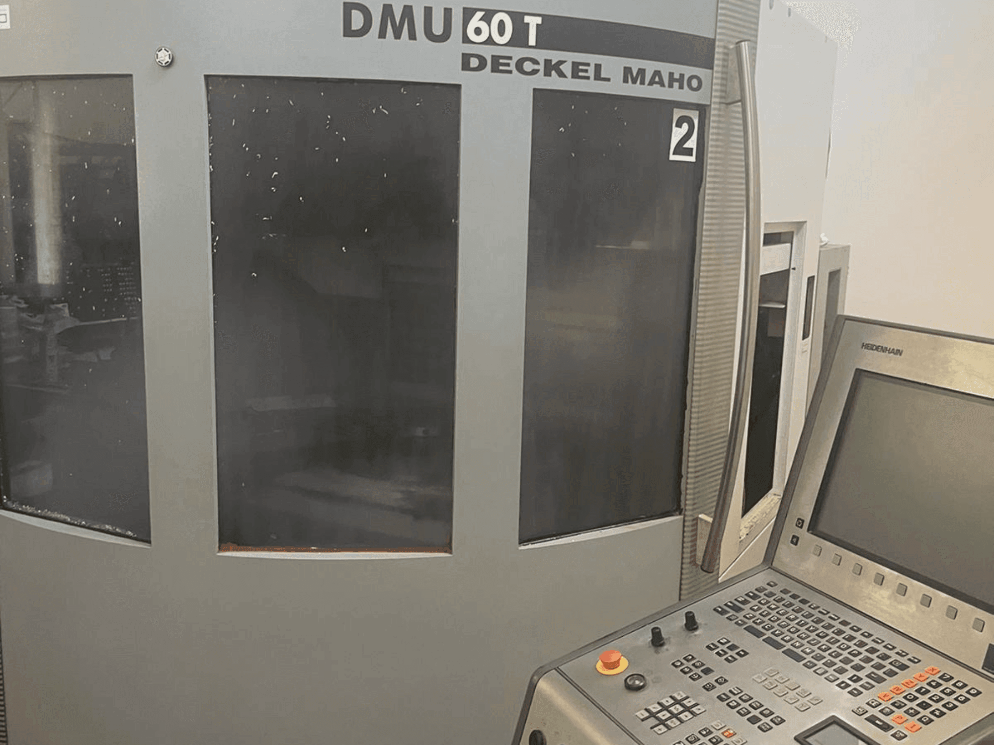 DMG DECKEL MAHO DMU 60T Mašinos vaizdas iš priekio