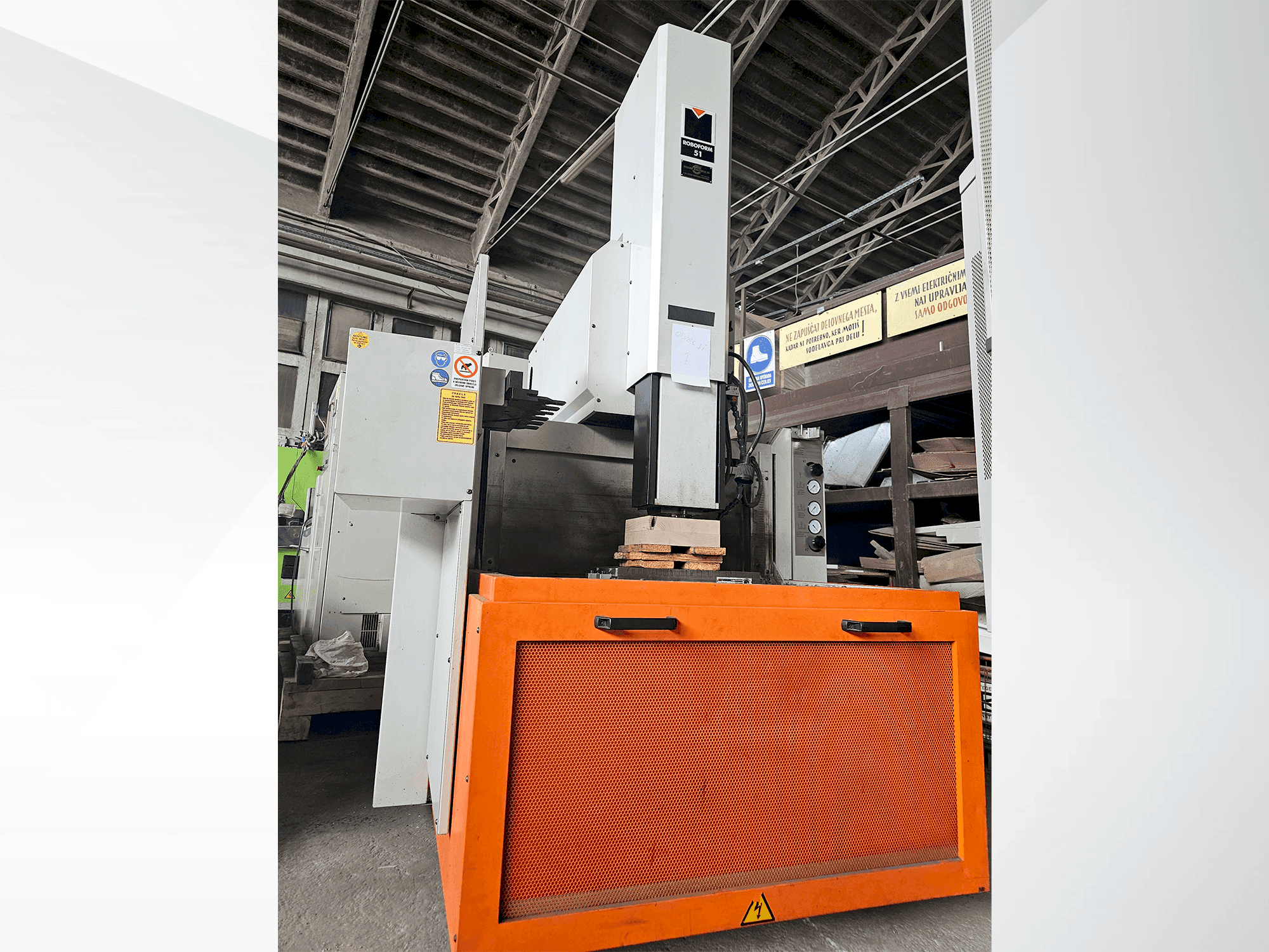 CHARMILLES ROBOFORM 51 Mašinos vaizdas iš priekio