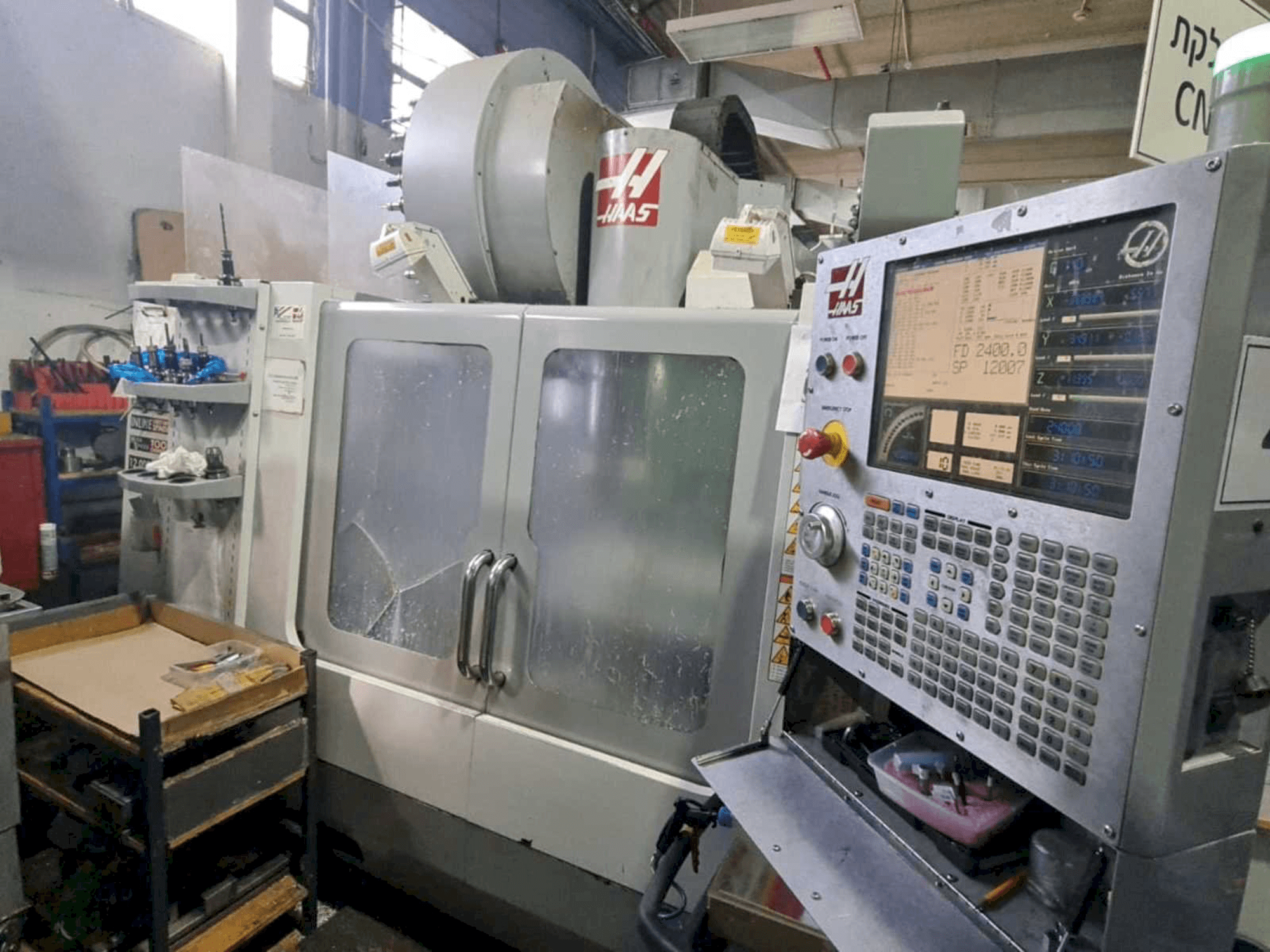 HAAS VF-3SS Mašinos vaizdas iš priekio
