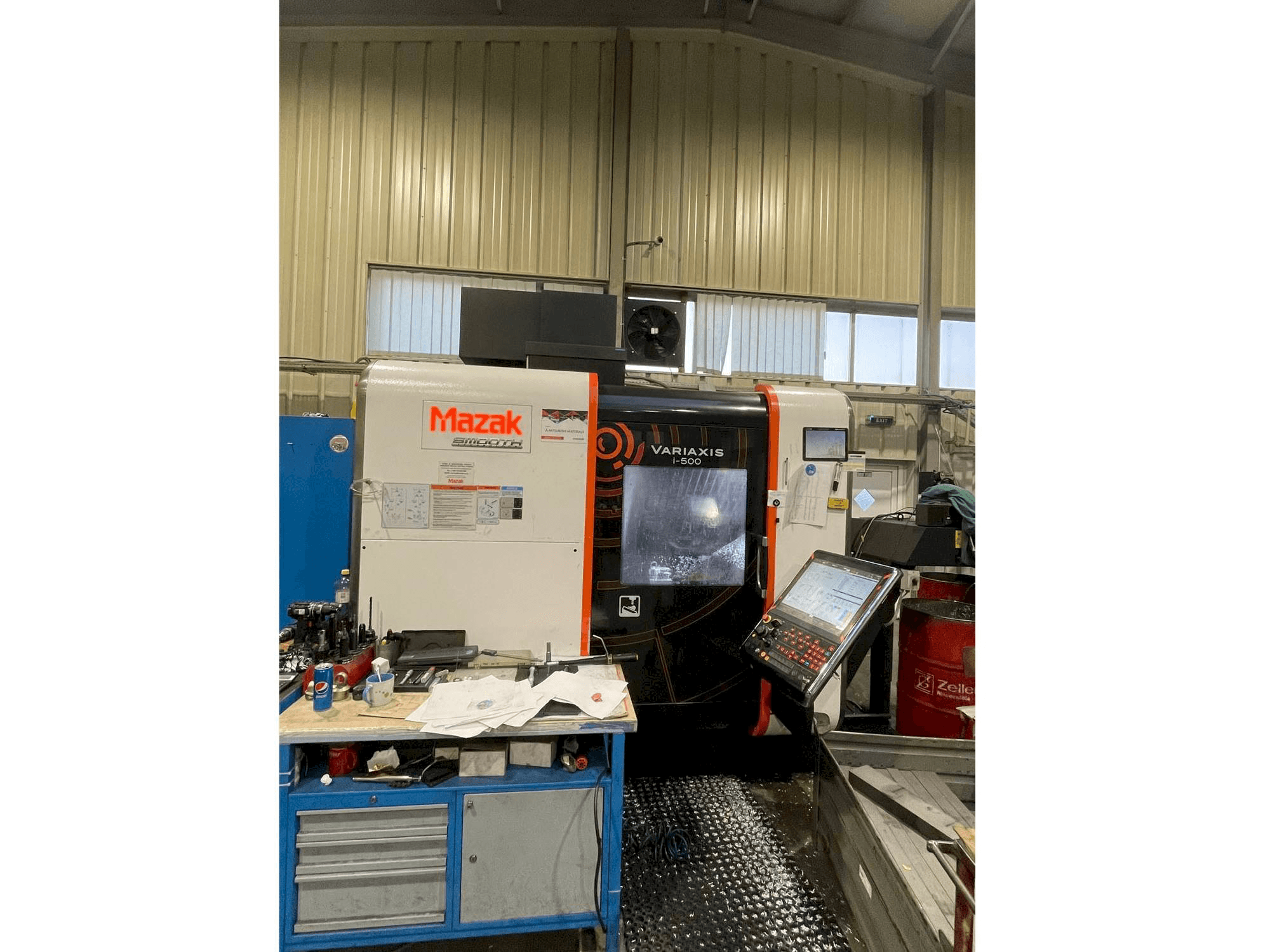 Mazak Variaxis i-500 Mašinos vaizdas iš priekio