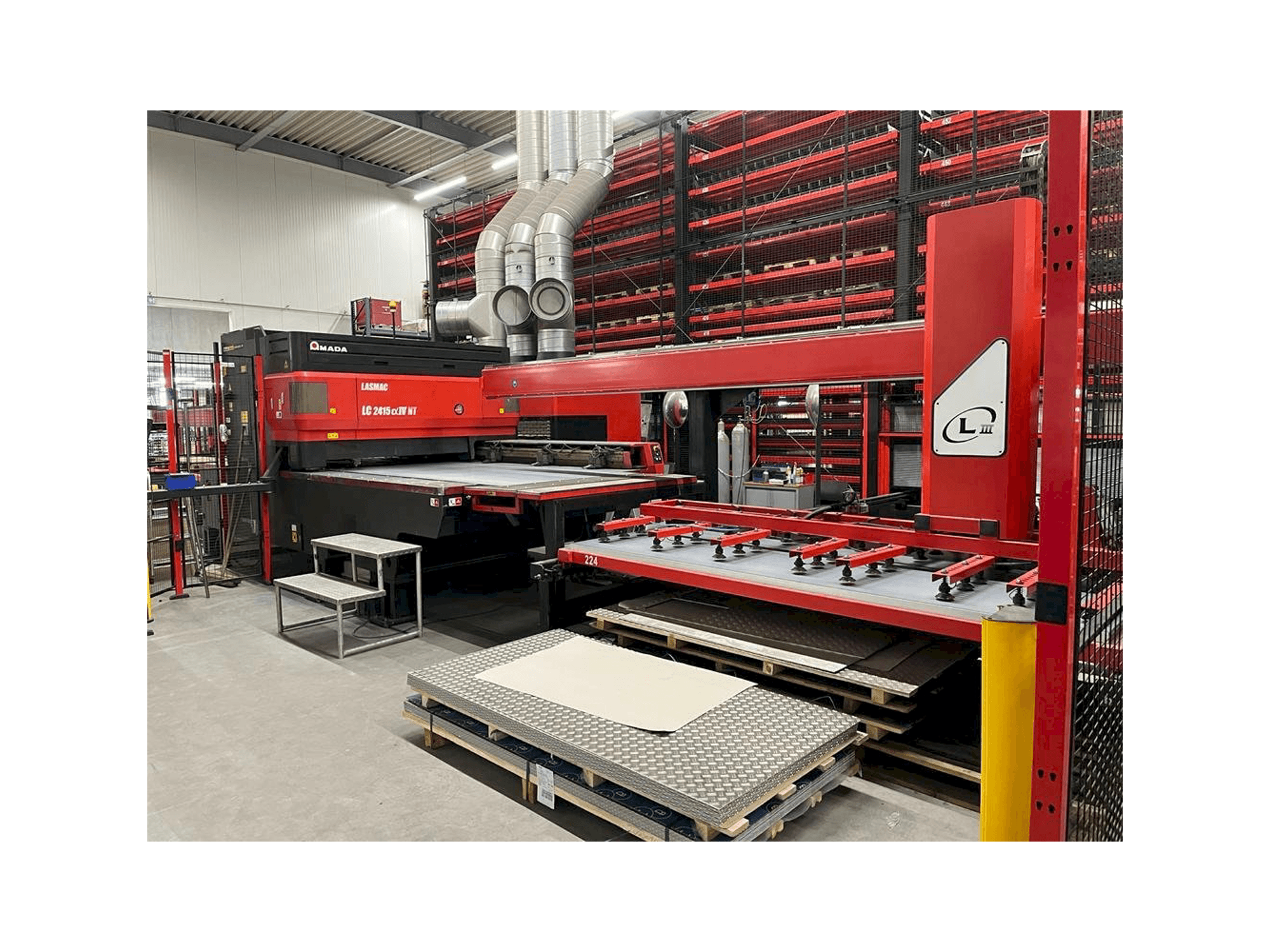 AMADA LC2415 a IV NT Mašinos vaizdas iš priekio