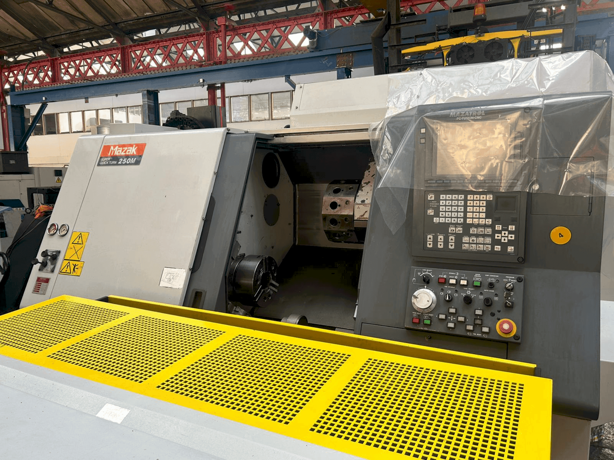 Mazak SQT 250M Mašinos vaizdas iš priekio