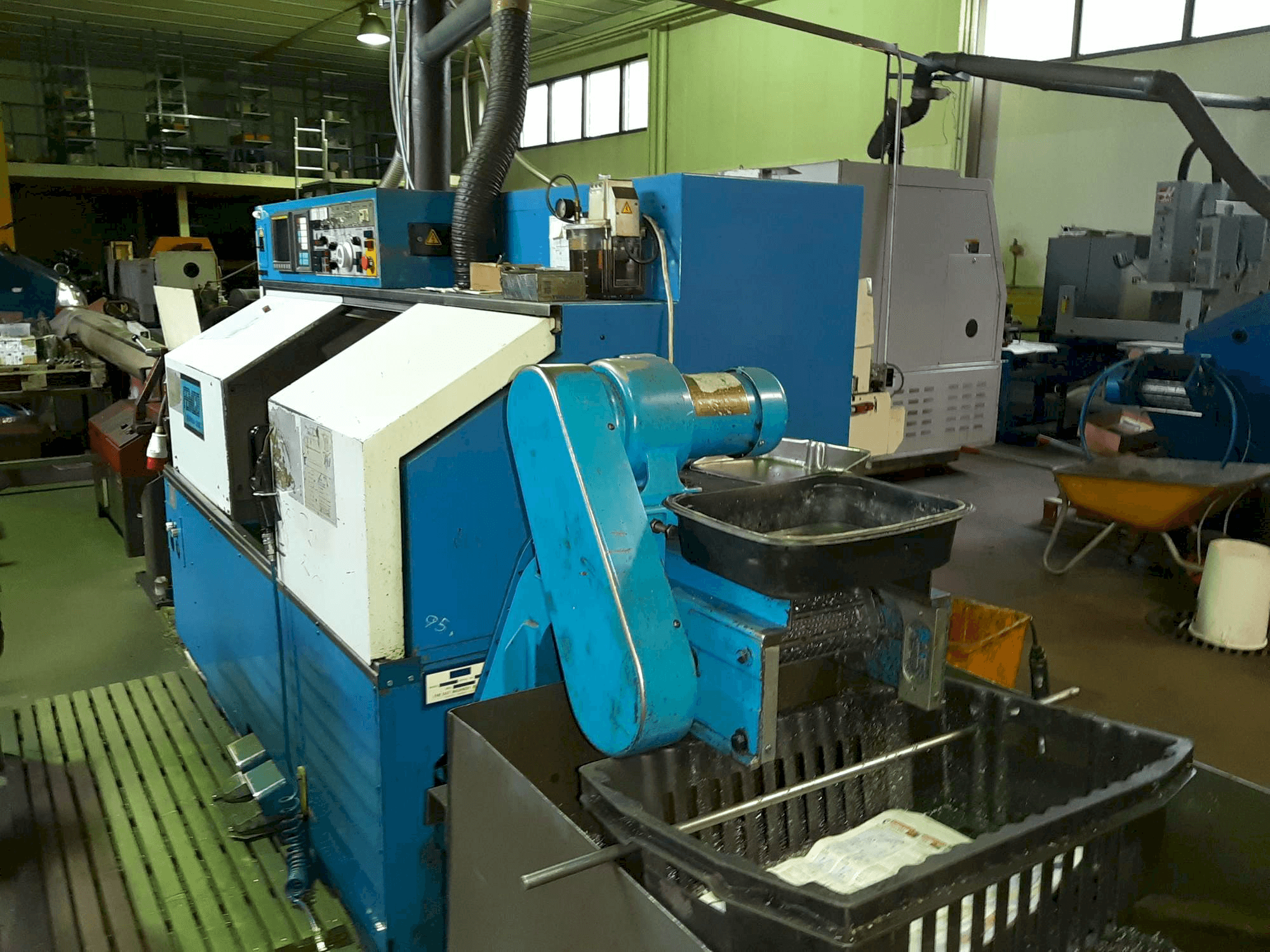 FEMCO Durga 25E Mašinos vaizdas iš priekio