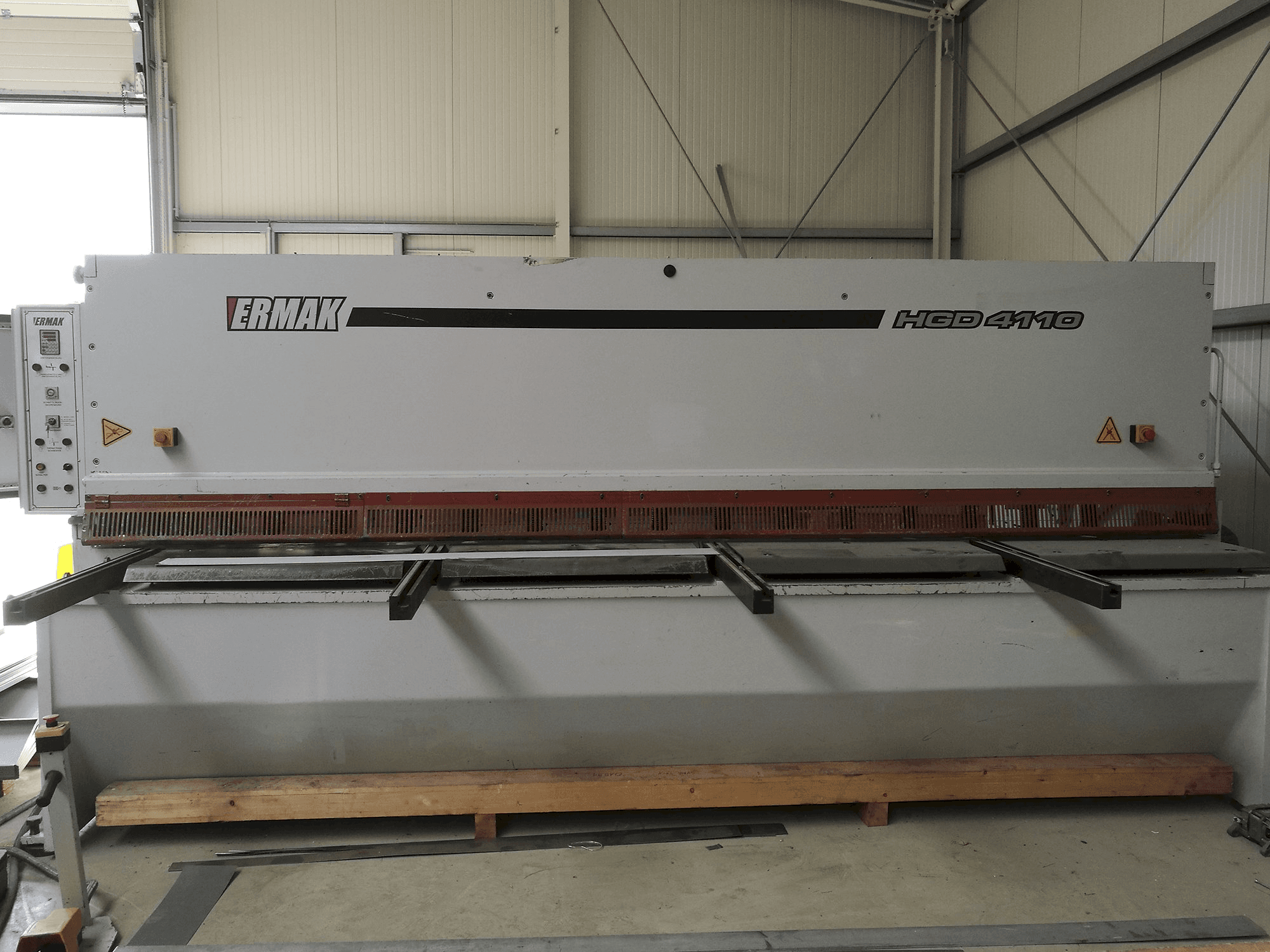 ERMAKSAN HGD 4100x10 Mašinos vaizdas iš priekio