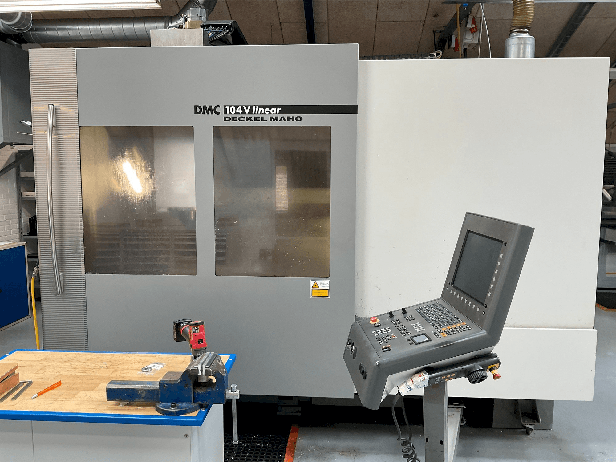 DMG MORI DMC 104V linear Mašinos vaizdas iš priekio