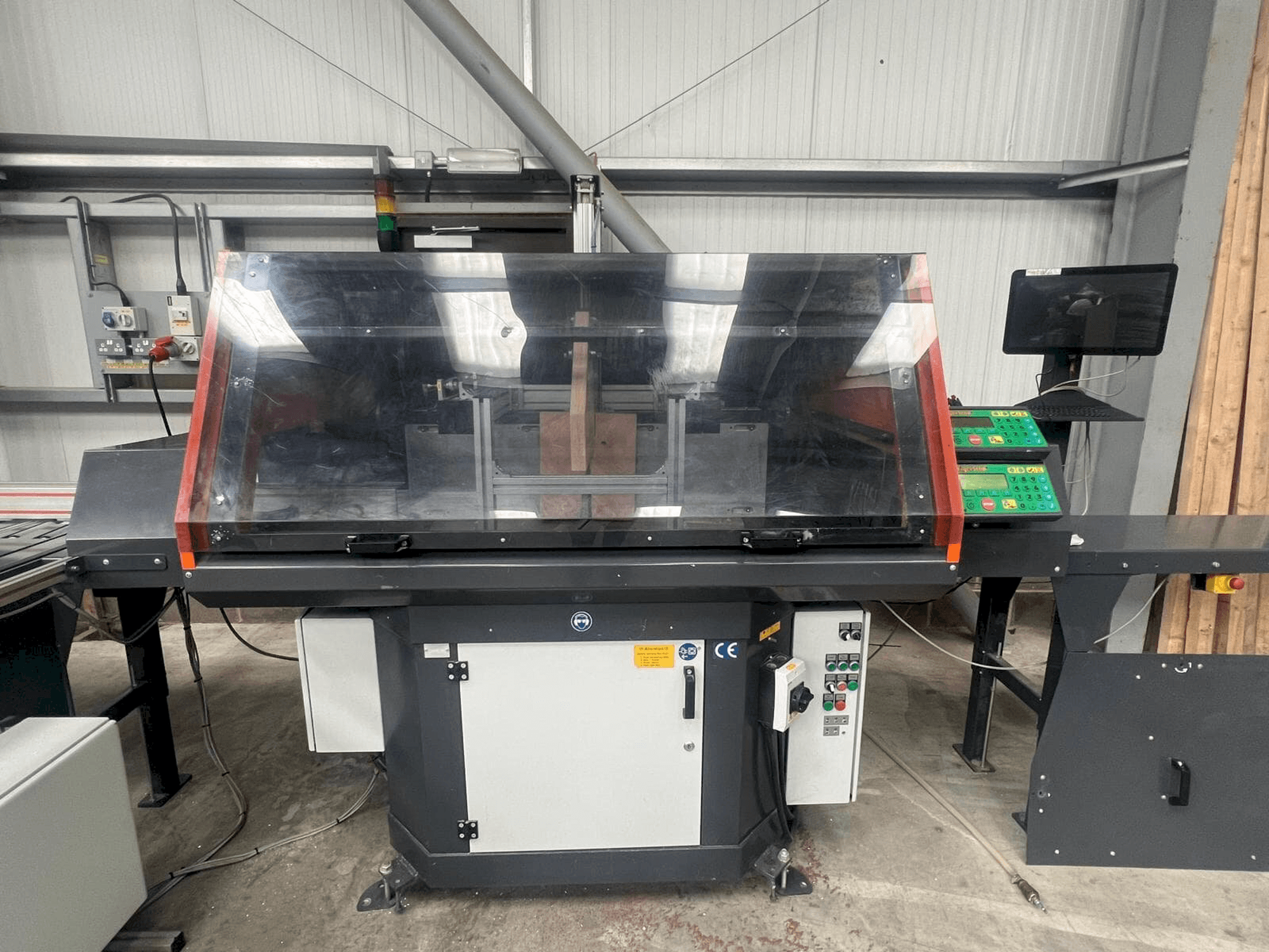 TIGER UKA 600 Cross cut installation Mašinos vaizdas iš priekio