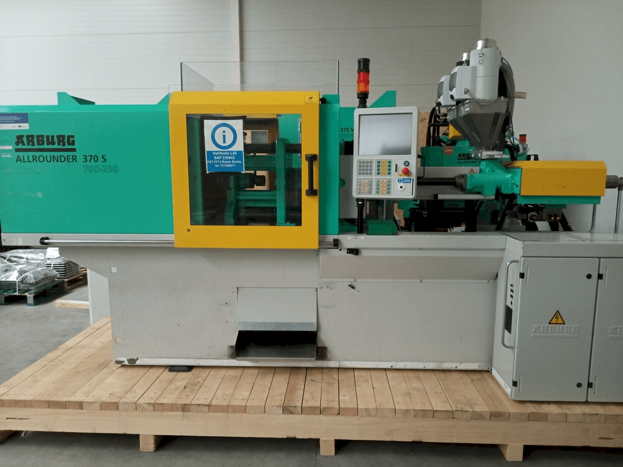 Arburg Allrounder 370S 700–290 Mašinos vaizdas iš priekio