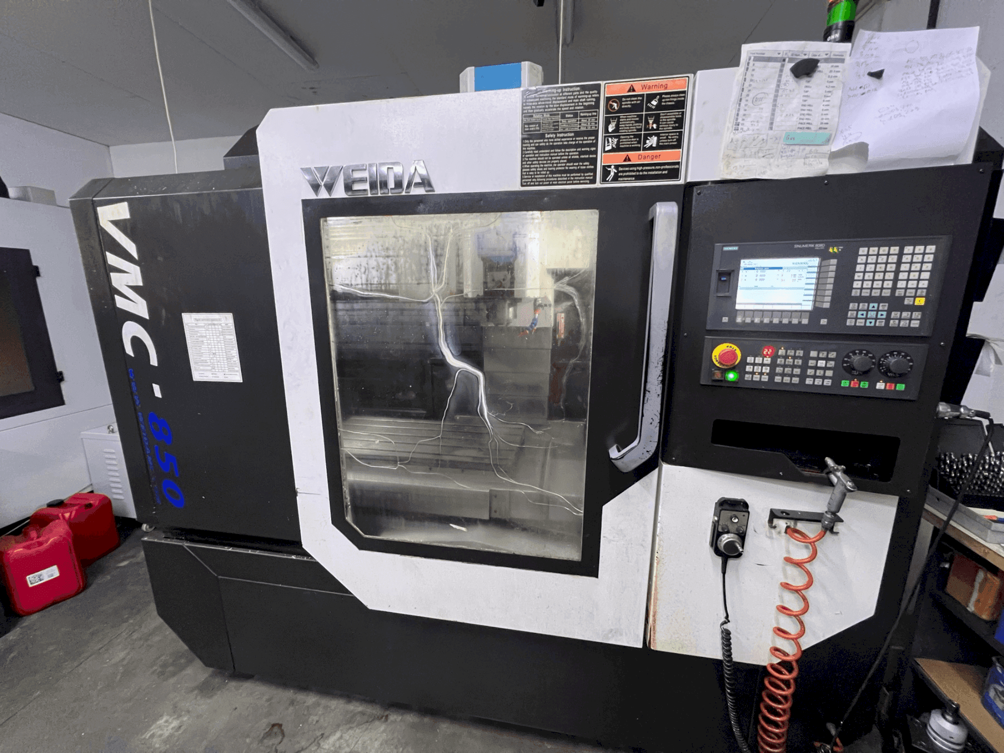 WEIDA VMC850 Mašinos vaizdas iš priekio