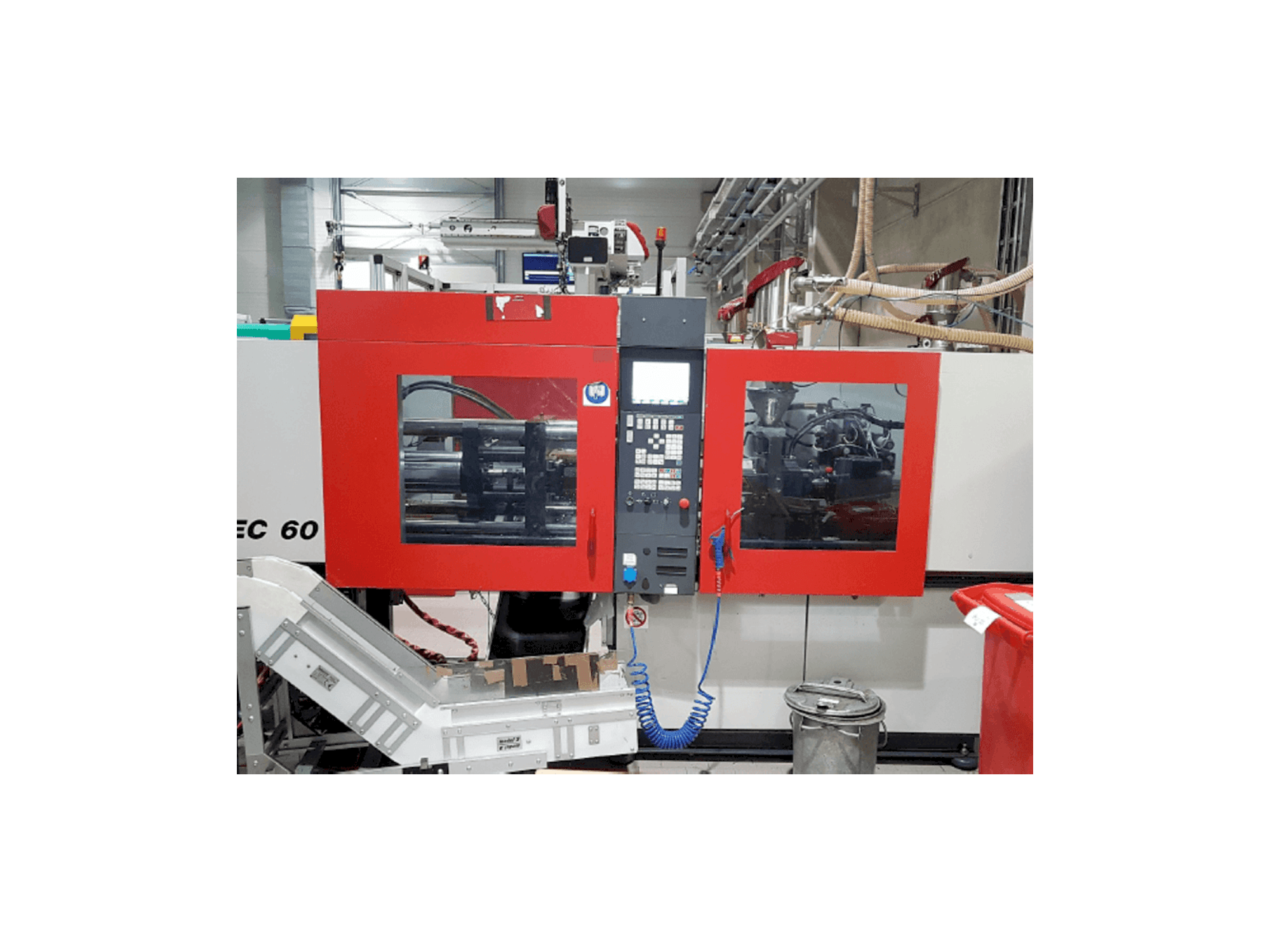 FERROMATIK MILACRON 600-355 K-TEC Mašinos vaizdas iš priekio