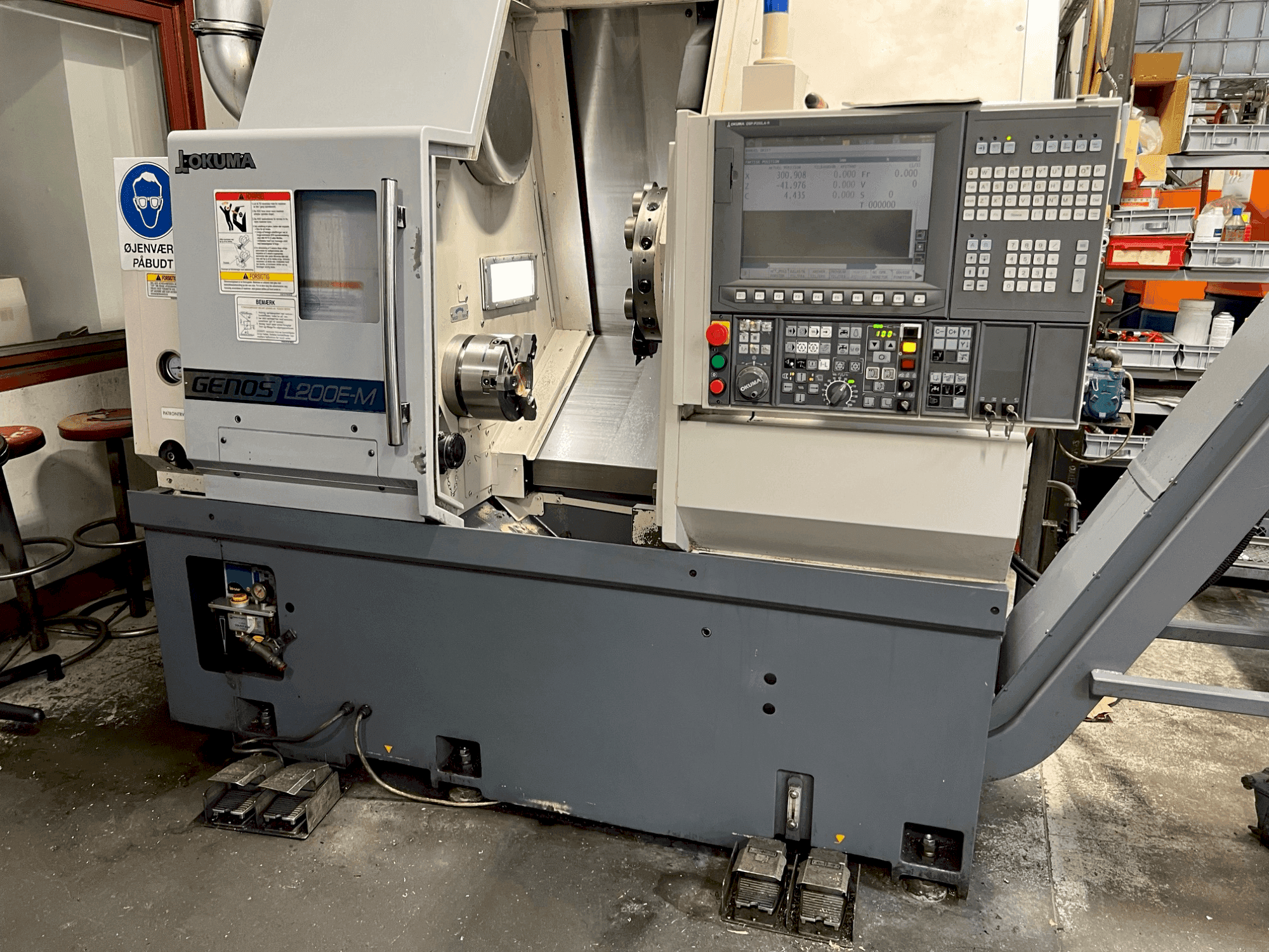 Okuma GENOS L200E MY Mašinos vaizdas iš priekio