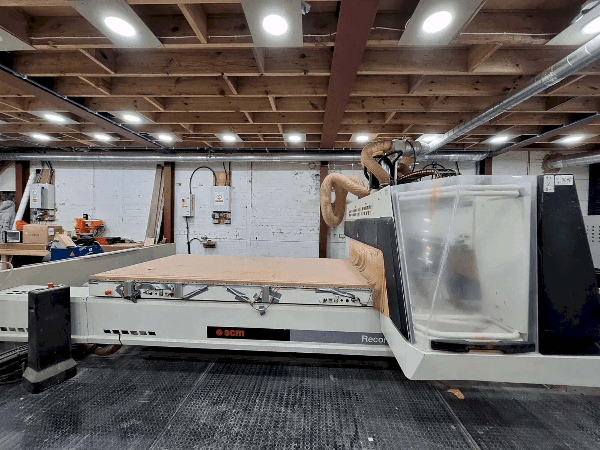 SCM Record 125 N Mašinos vaizdas iš priekio