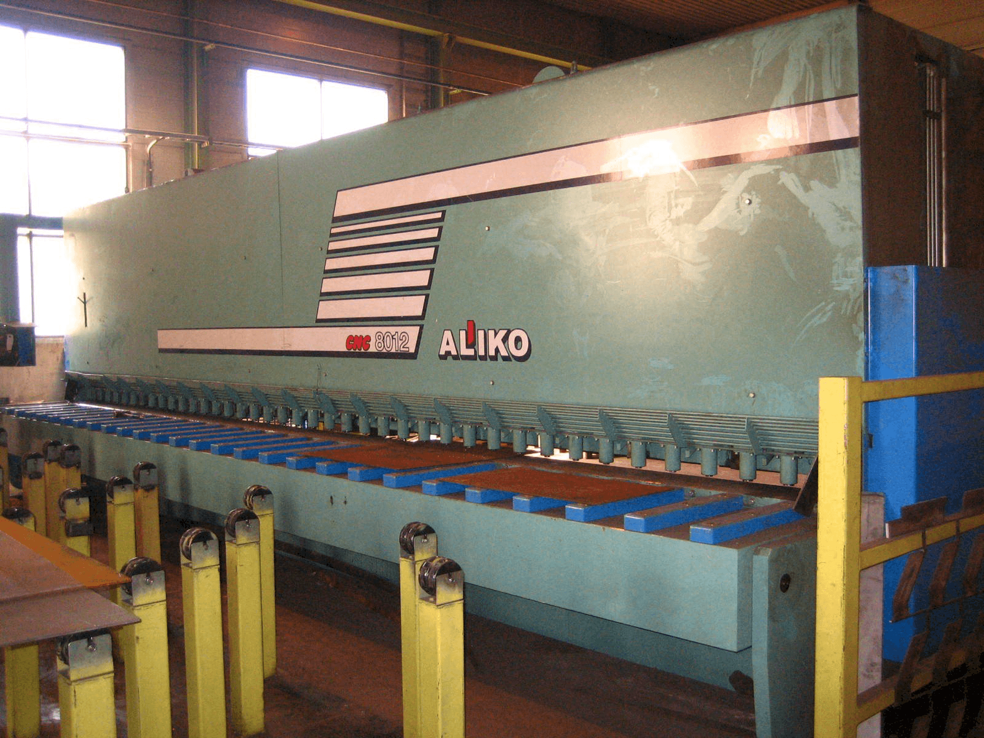 ALIKO 8000/12 Mašinos vaizdas iš priekio