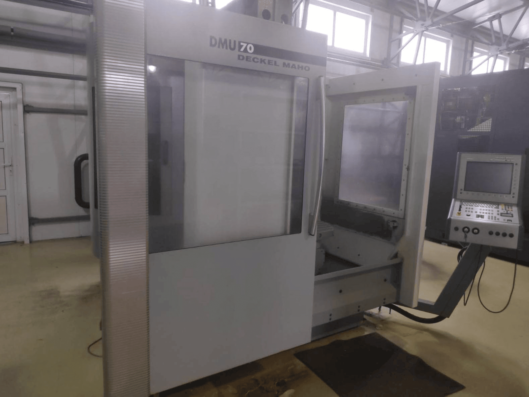 DECKEL MAHO DMU 70 Mašinos vaizdas iš priekio