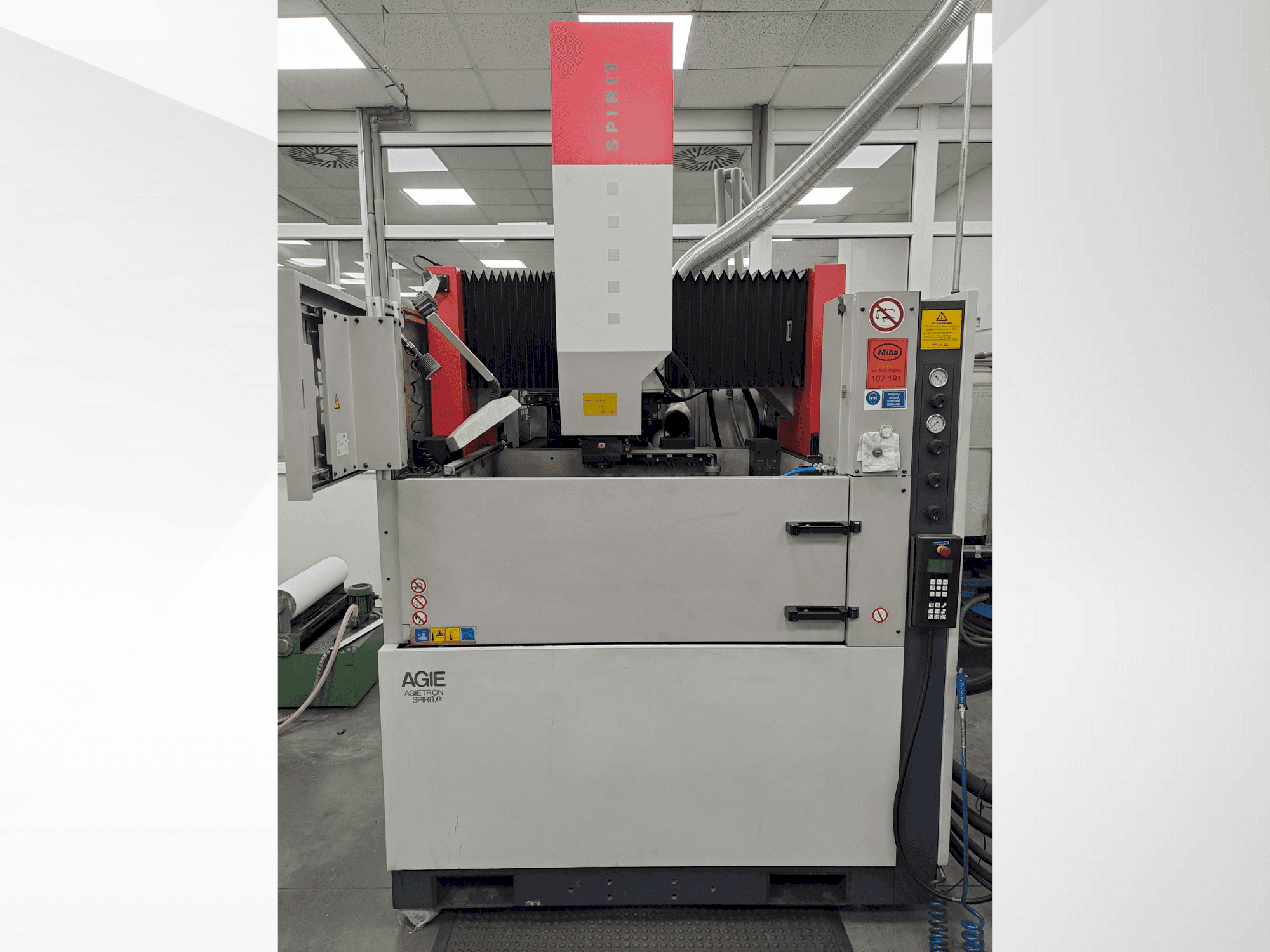 AGIE AGIETRON SPIRIT 4 Mašinos vaizdas iš priekio