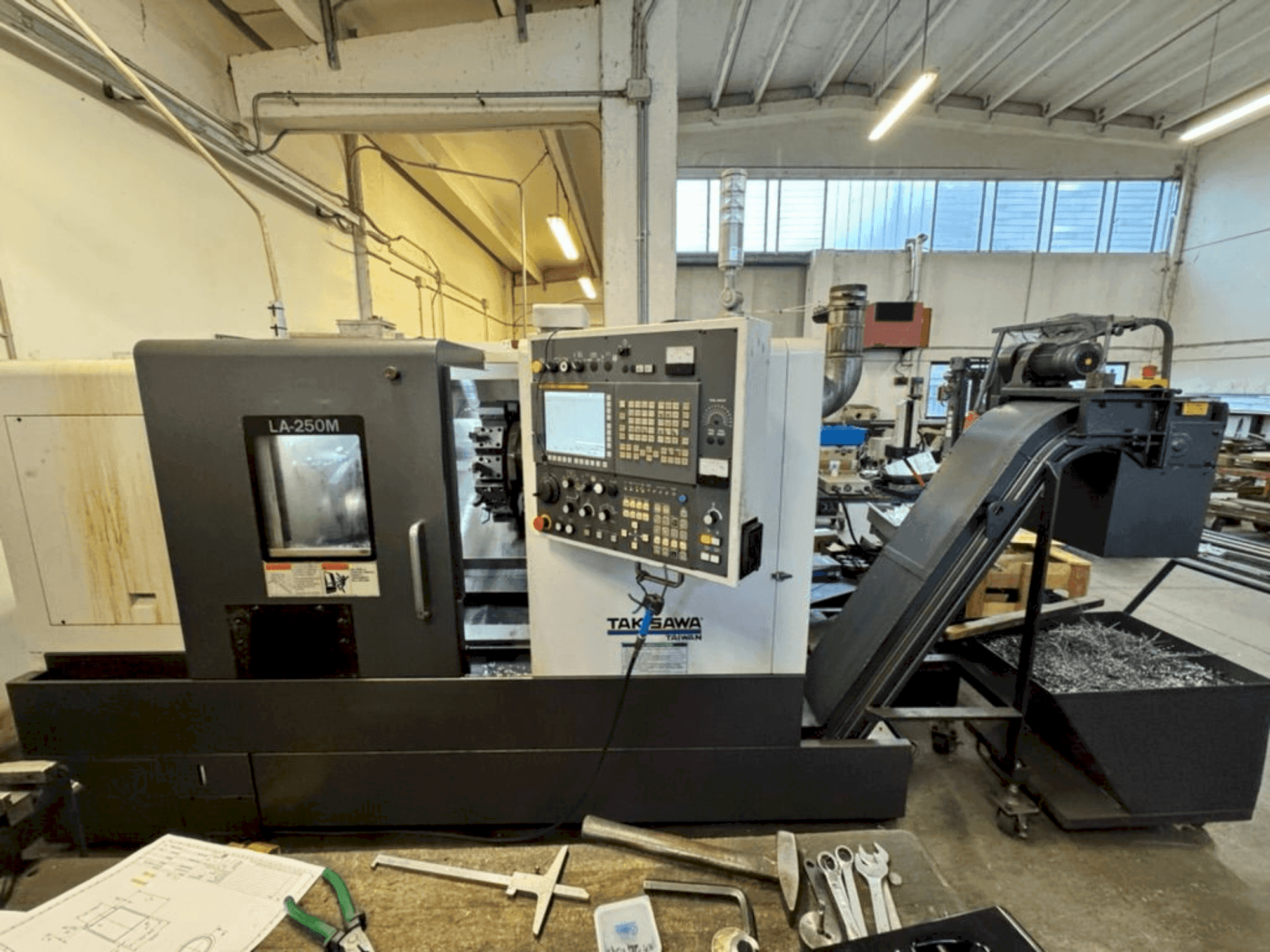 Takisawa LA-250M Mašinos vaizdas iš priekio