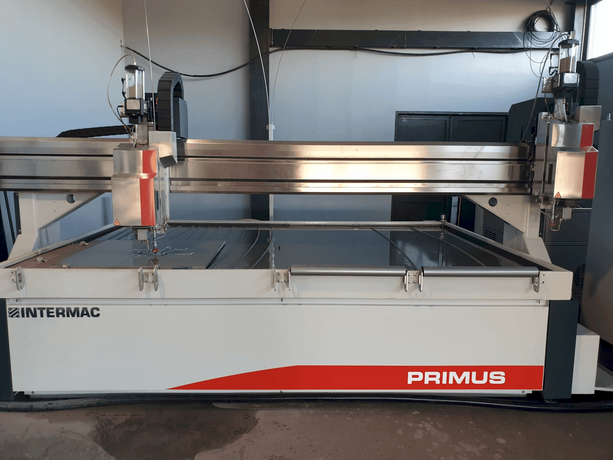 Intermac Primus 322 Mašinos vaizdas iš priekio