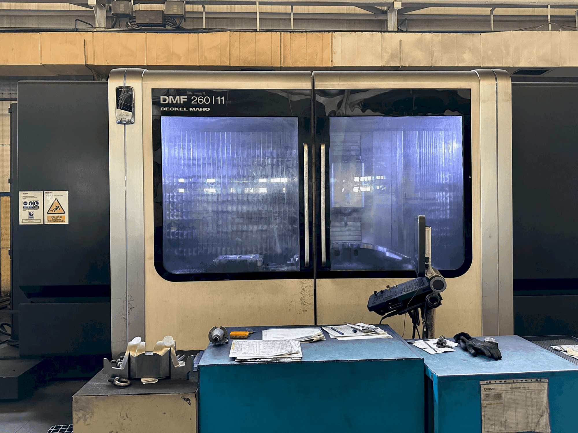 DMG MORI DMF 260-11 (2014) Mašinos vaizdas iš priekio