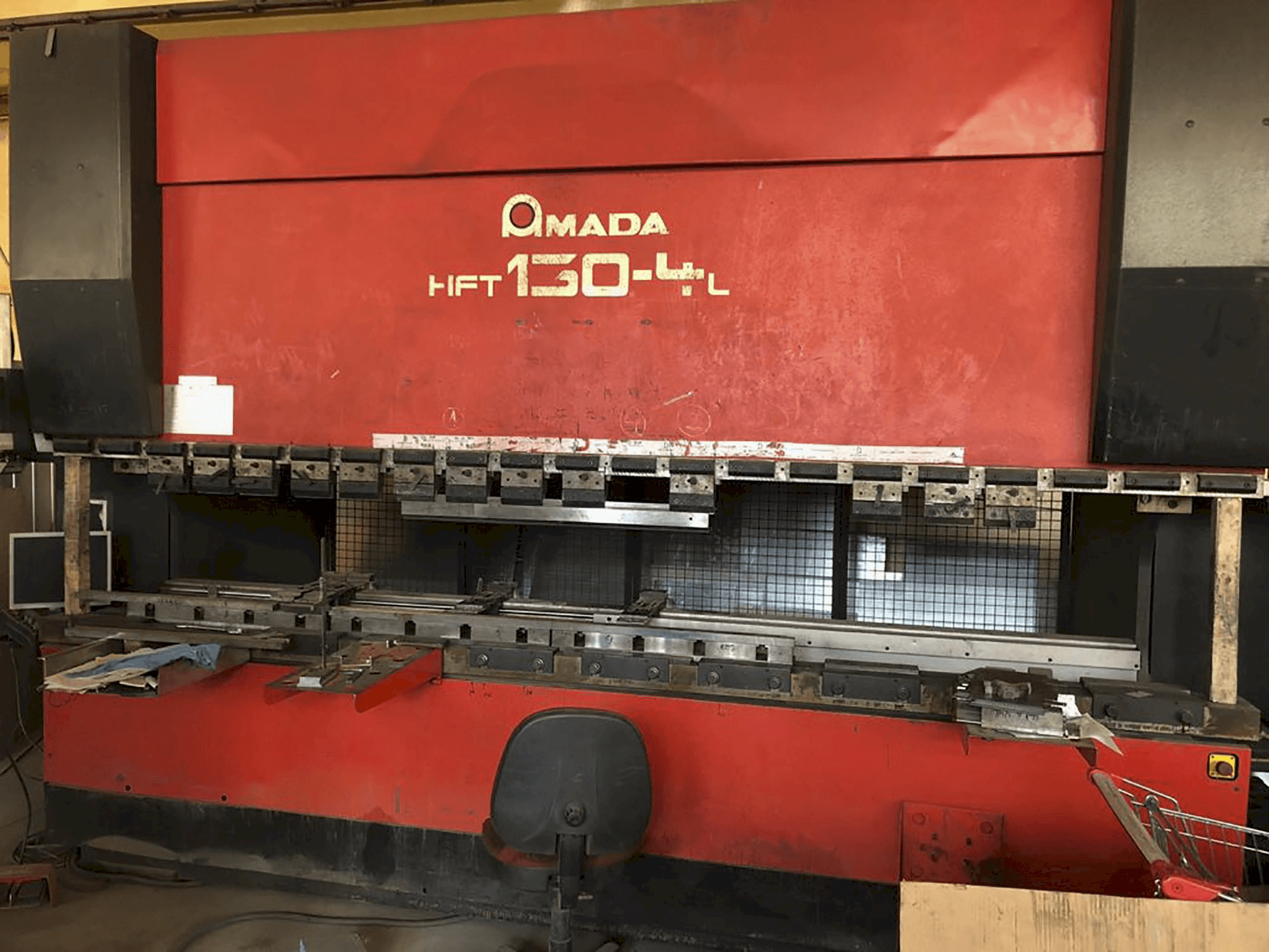 AMADA HFT 130-4 L Mašinos vaizdas iš priekio