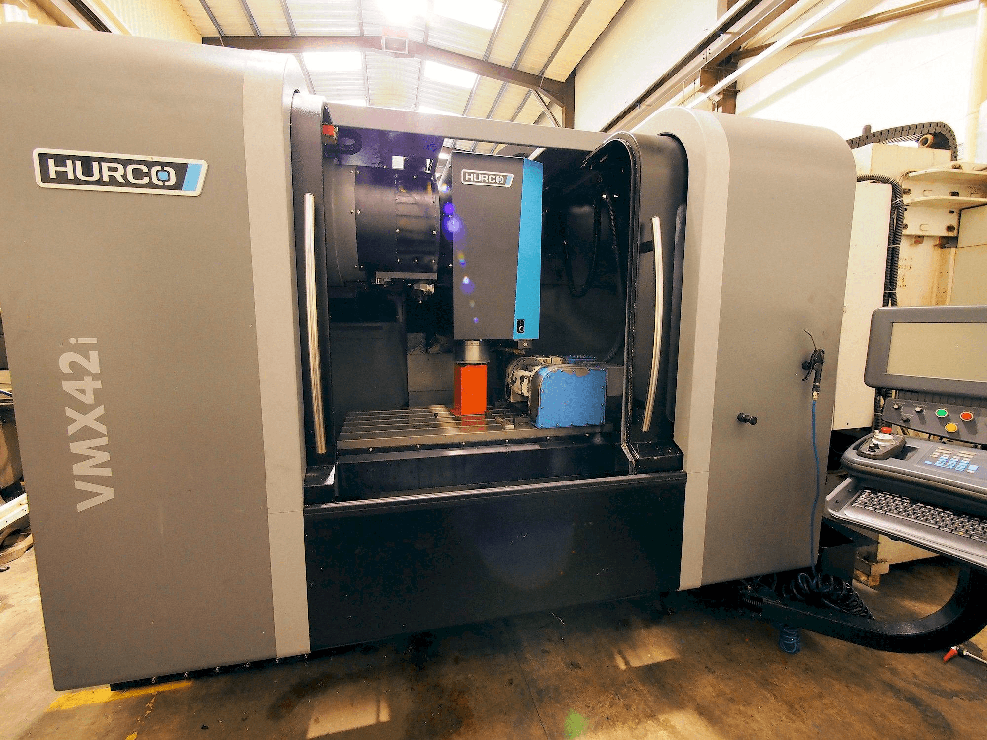 Hurco VMX 42i Mašinos vaizdas iš priekio