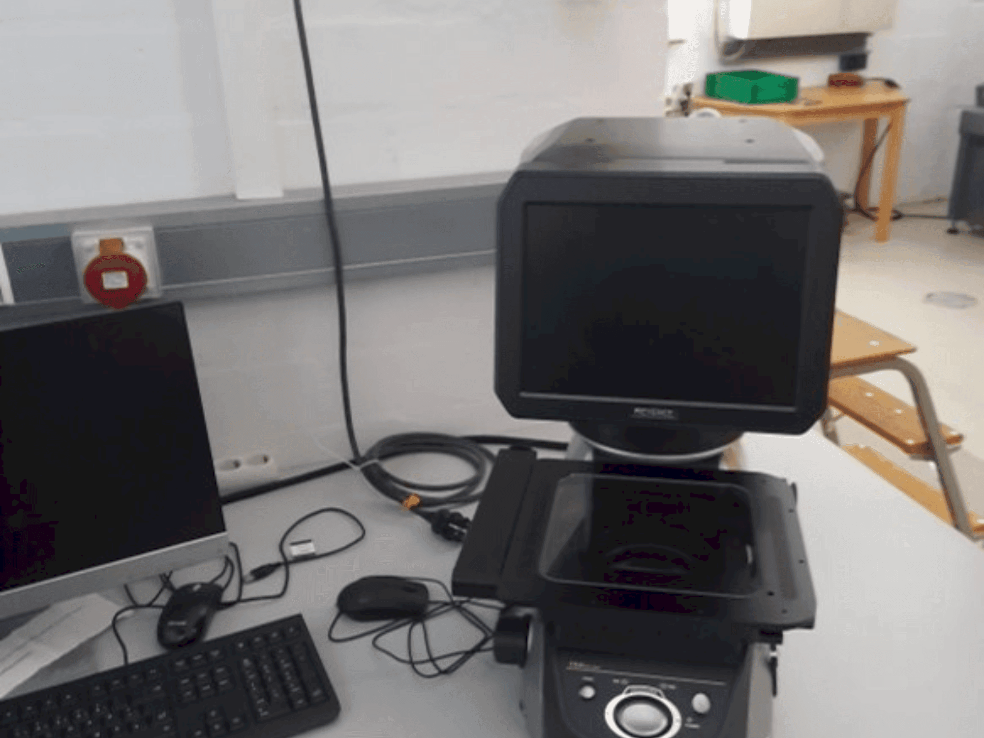 KEYENCE IM-7020 Mašinos vaizdas iš priekio