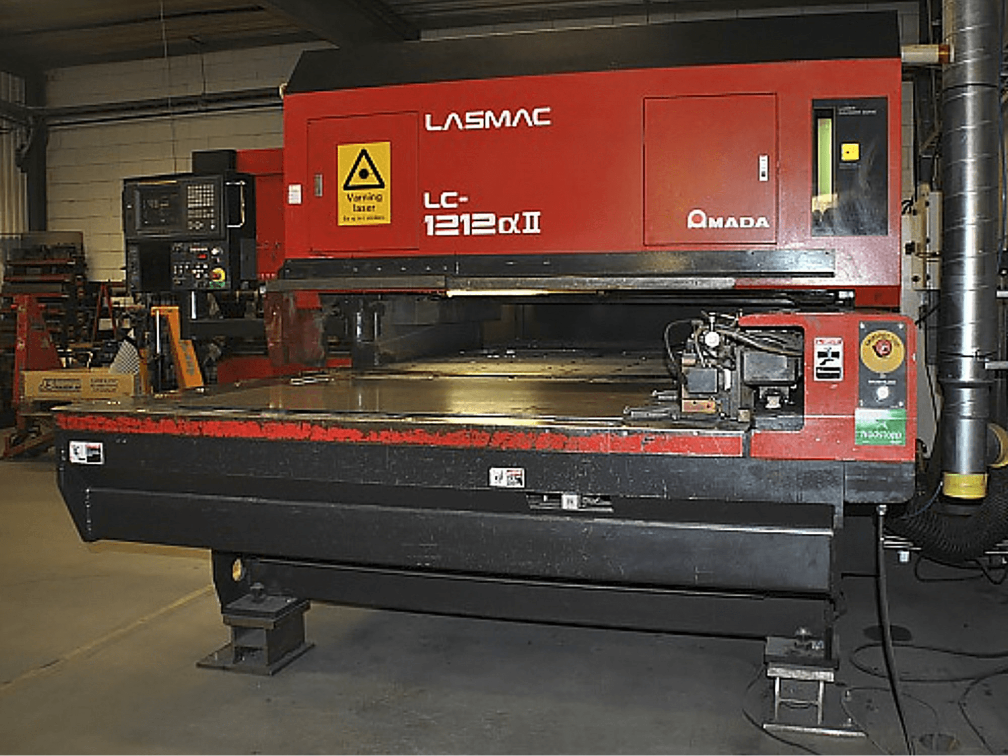 AMADA LC 1212 α2 Mašinos vaizdas iš priekio
