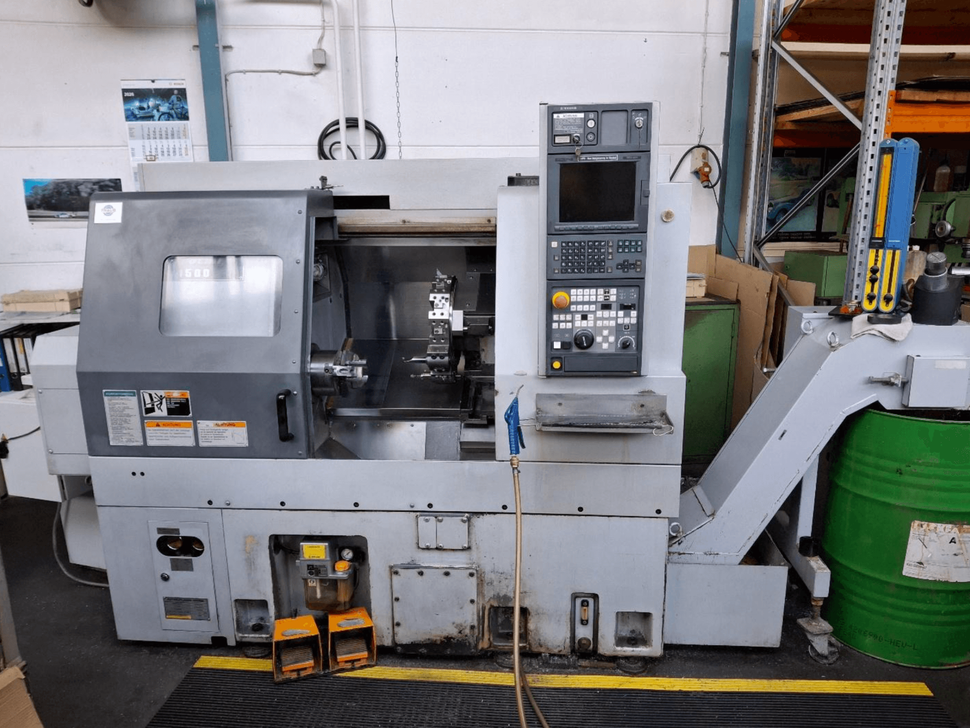 MORI SEIKI CL 1500 T horizontalios tekinimo staklės, priekinis vaizdas su valdymo skydeliu, matomais įrankiais ir darbiniu ekranu.