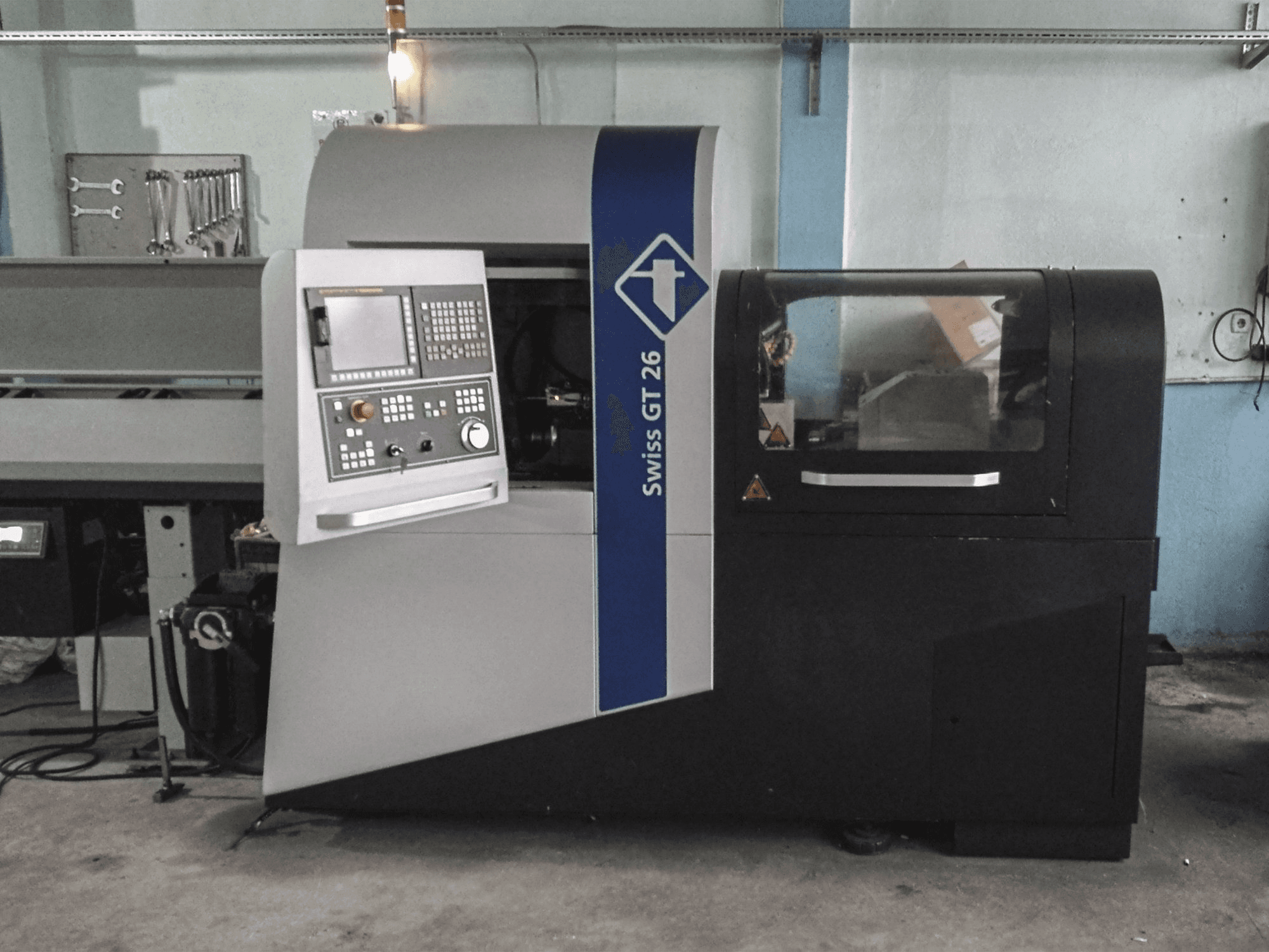 Tornos SWISS GT 26 Mašinos vaizdas iš priekio