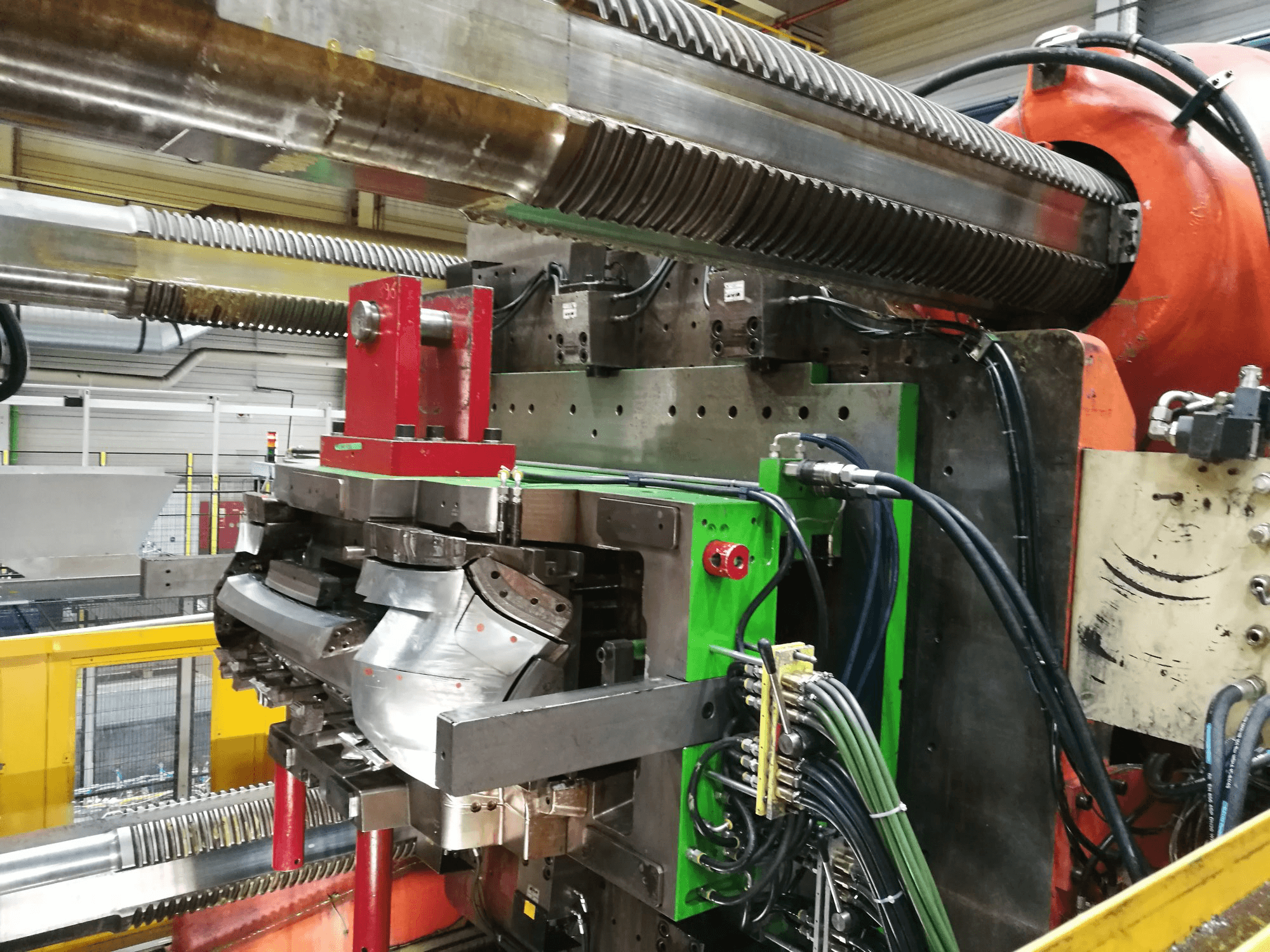 Husky EL 4000 RS 170/145 Mašinos kairės pusės vaizdas