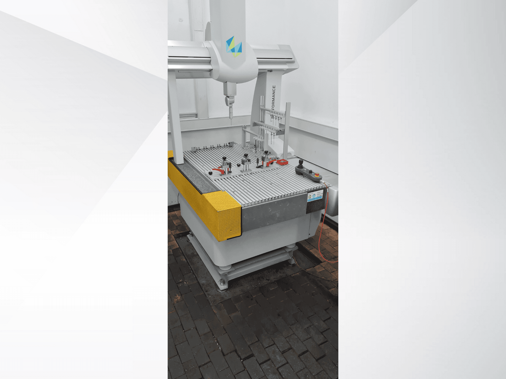 Hexagon Global 07.07.05 Mašinos vaizdas iš priekio