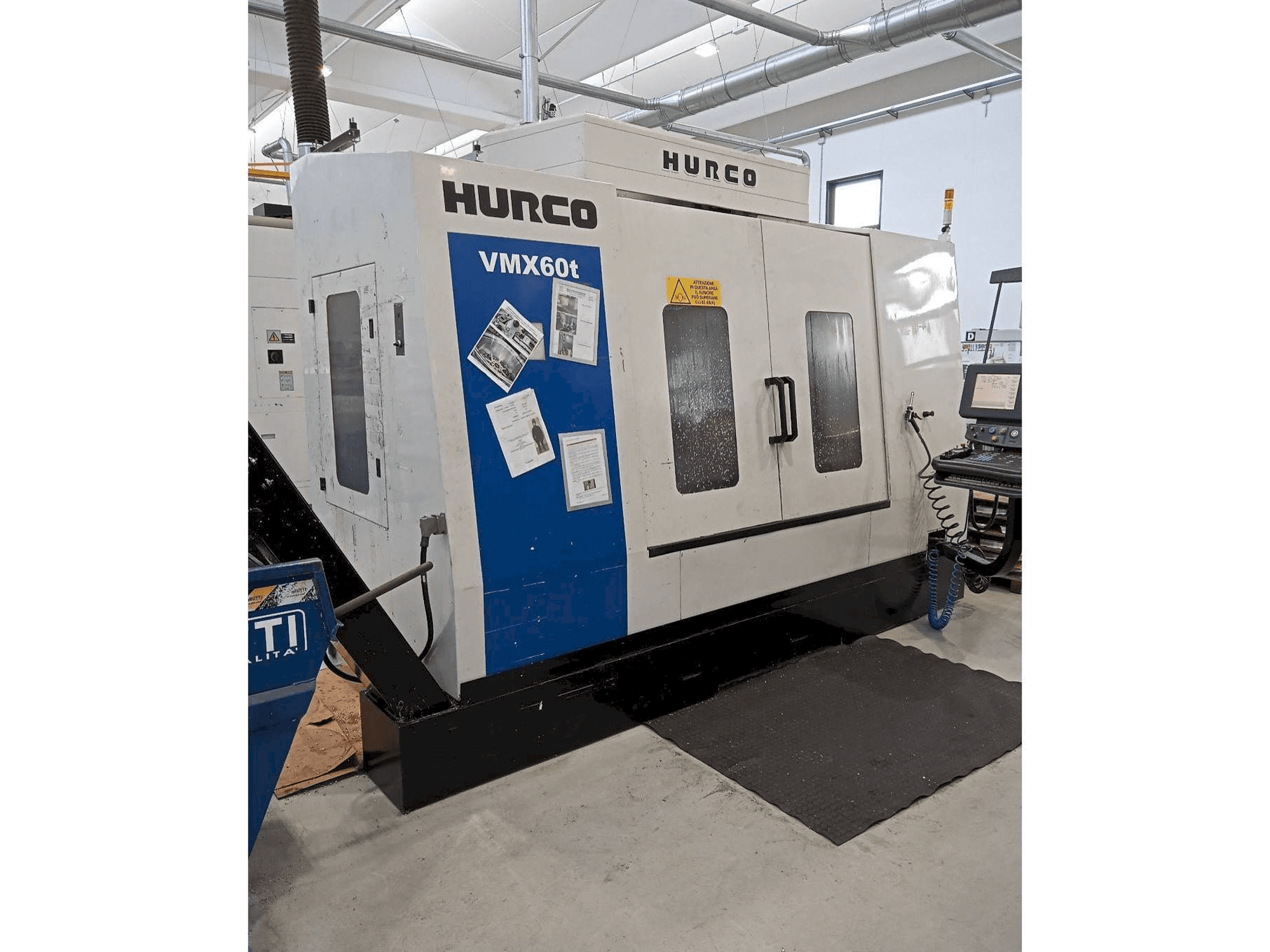 Hurco VMX 60T Mašinos vaizdas iš priekio