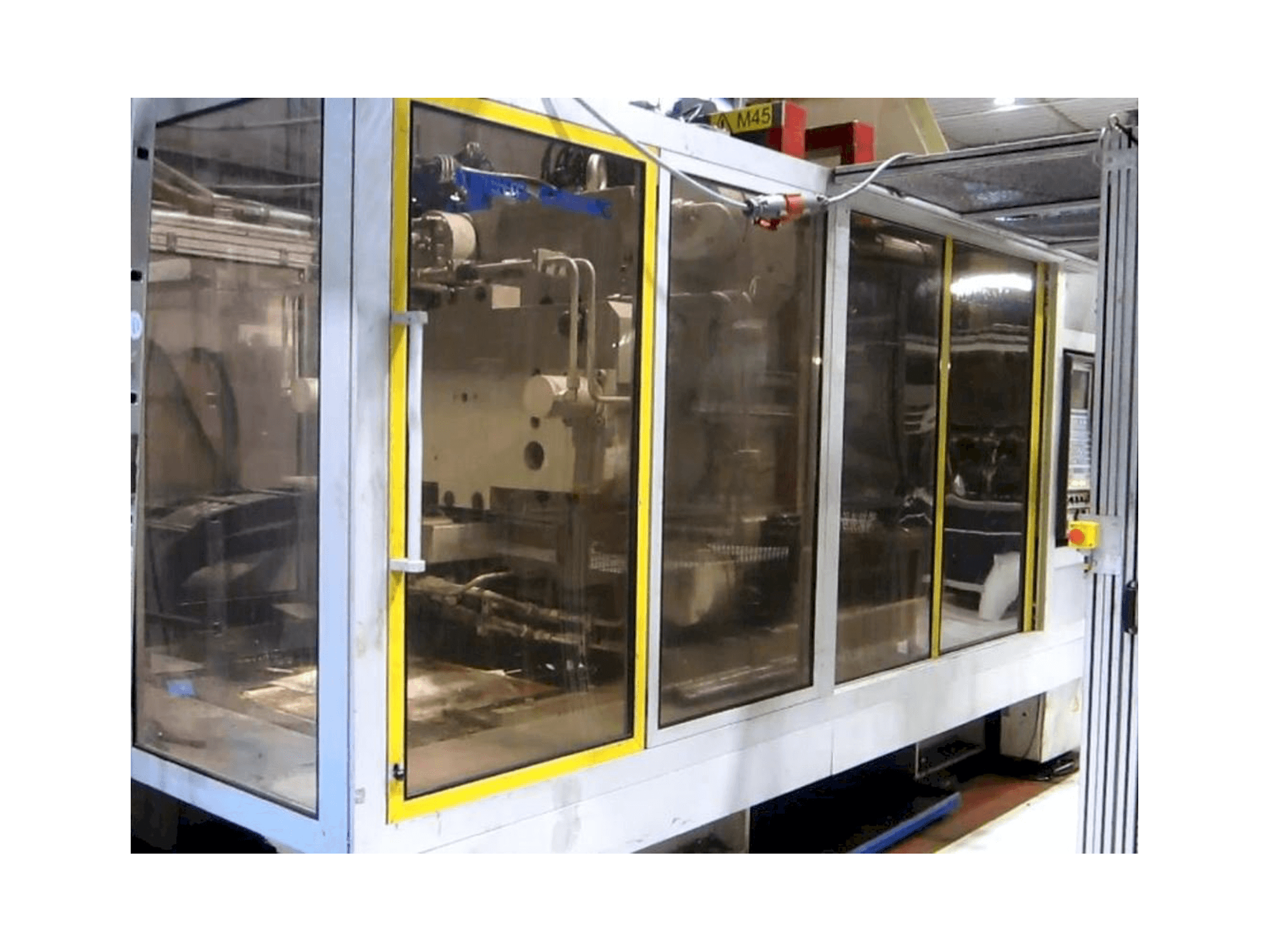 Krauss Maffei KM 800/5700 MC Mašinos vaizdas iš priekio