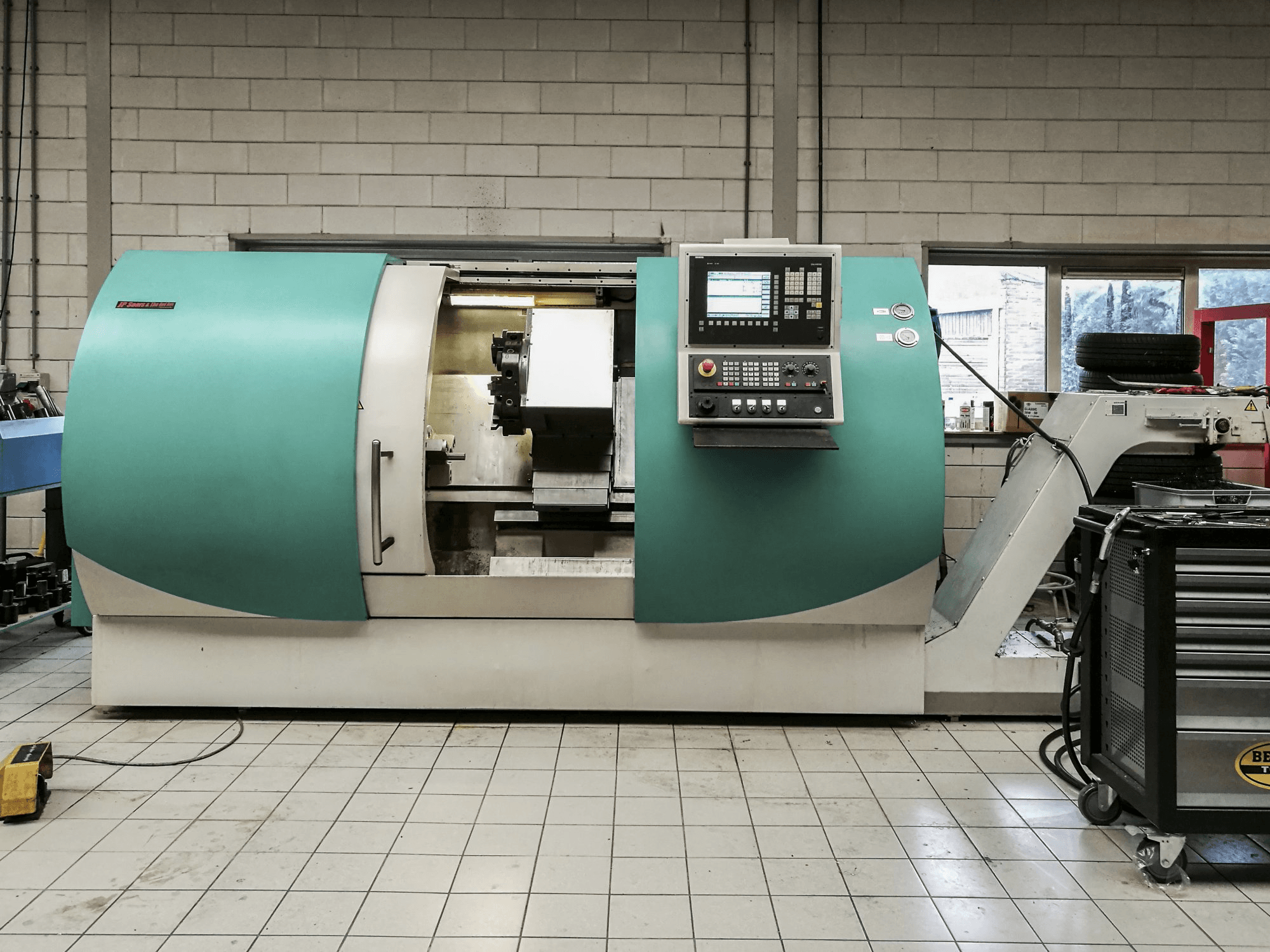 TRENS SBL 500 CNC Mašinos vaizdas iš priekio