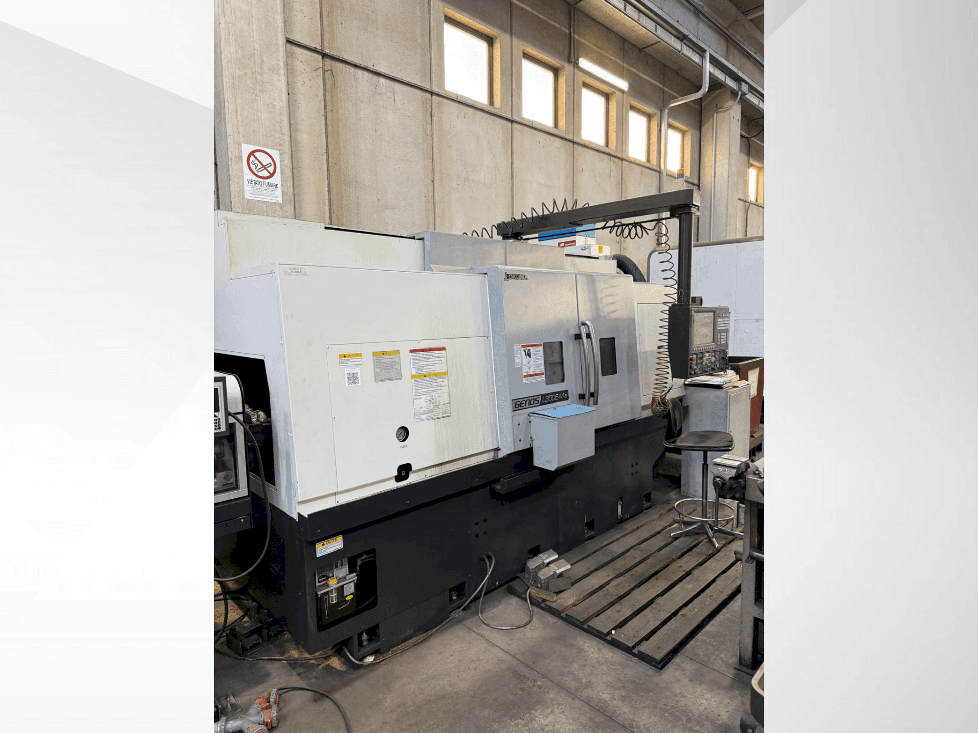Okuma Genos L 300E-MY-e Mašinos vaizdas iš priekio