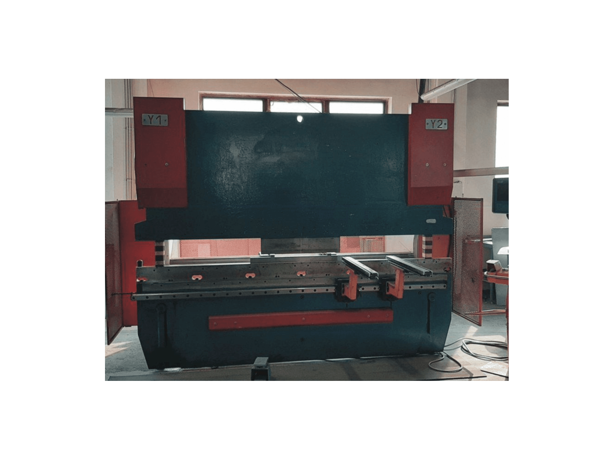 BEYELER PR6 Mašinos vaizdas iš priekio