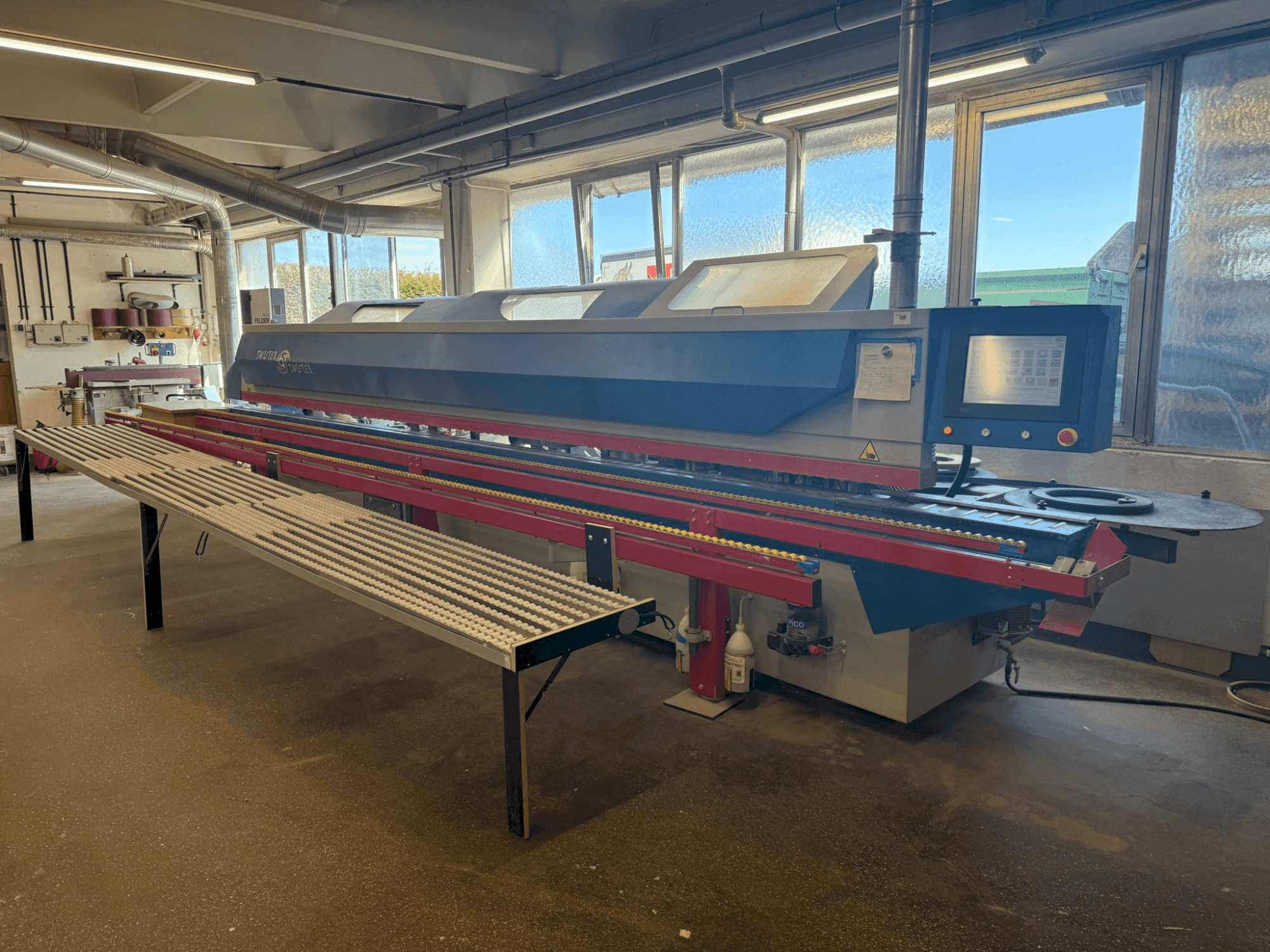 OTT TWISTER Mašinos vaizdas iš priekio