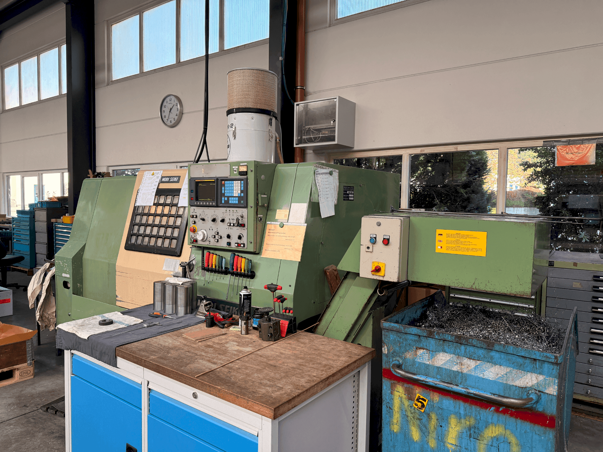 MORI SEIKI SL 25 (1989) Mašinos vaizdas iš priekio