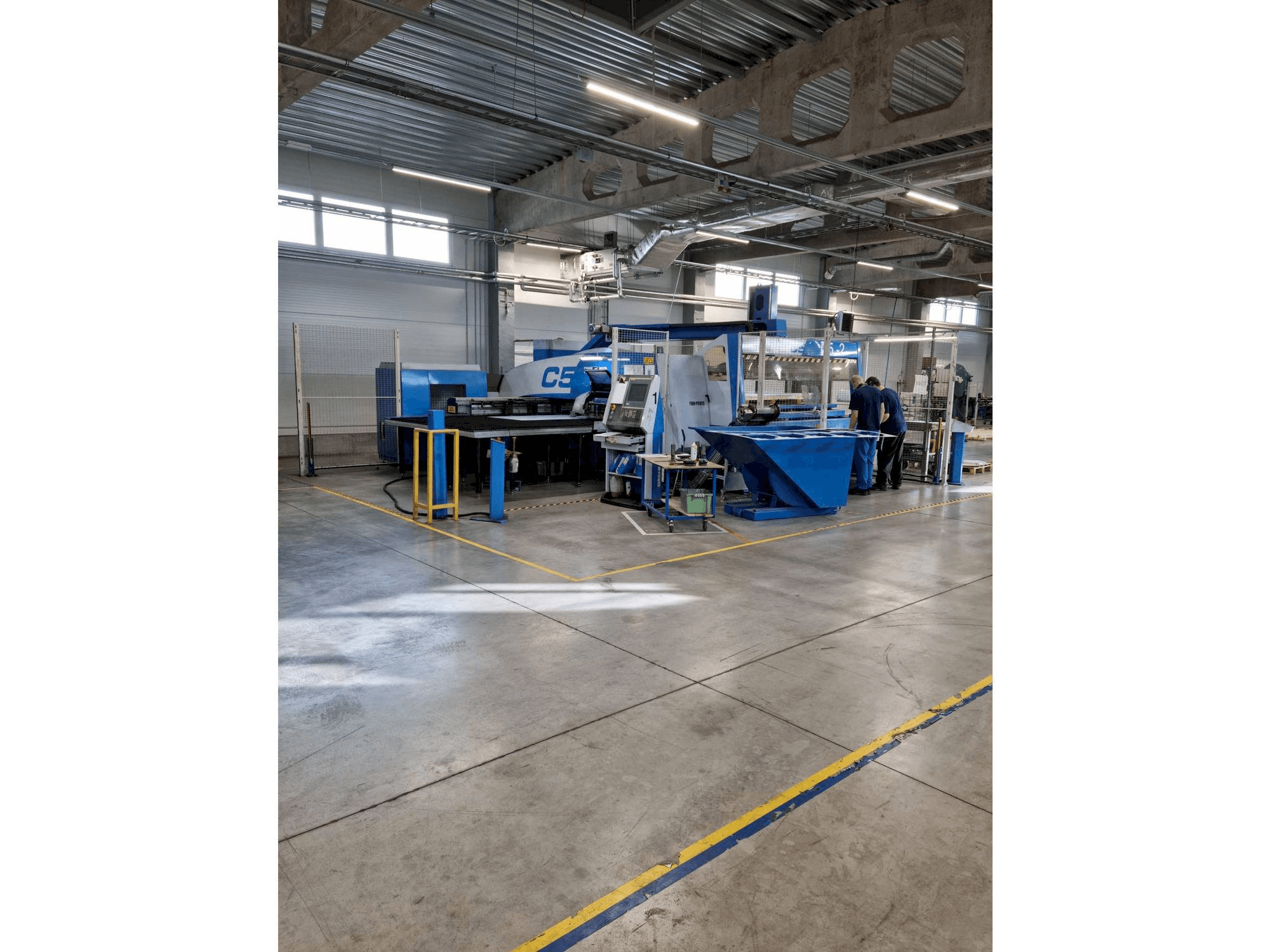 Finn-Power C5 + Compact Express Mašinos vaizdas iš kairės pusės