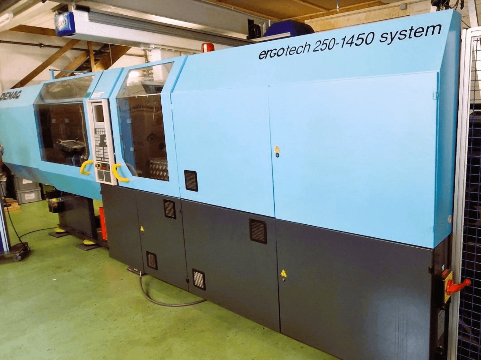 Ergotech 250-1450 sisteminė liejimo mašina, vaizdas iš priekio, mėlyna ir juoda spalvos, matomas valdymo skydelis ir saugos elementai.