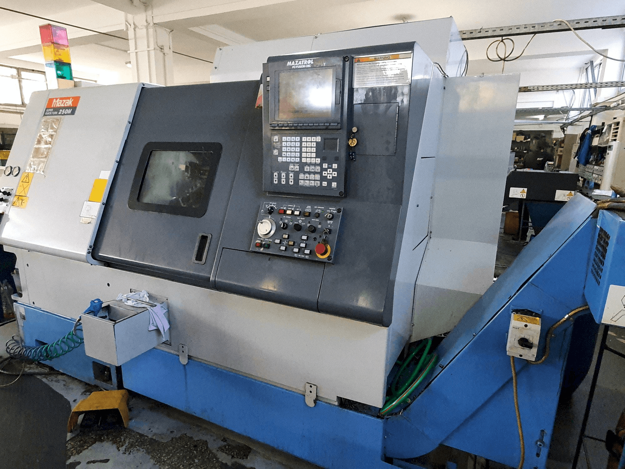Mazak SQT250M Mašinos vaizdas iš priekio