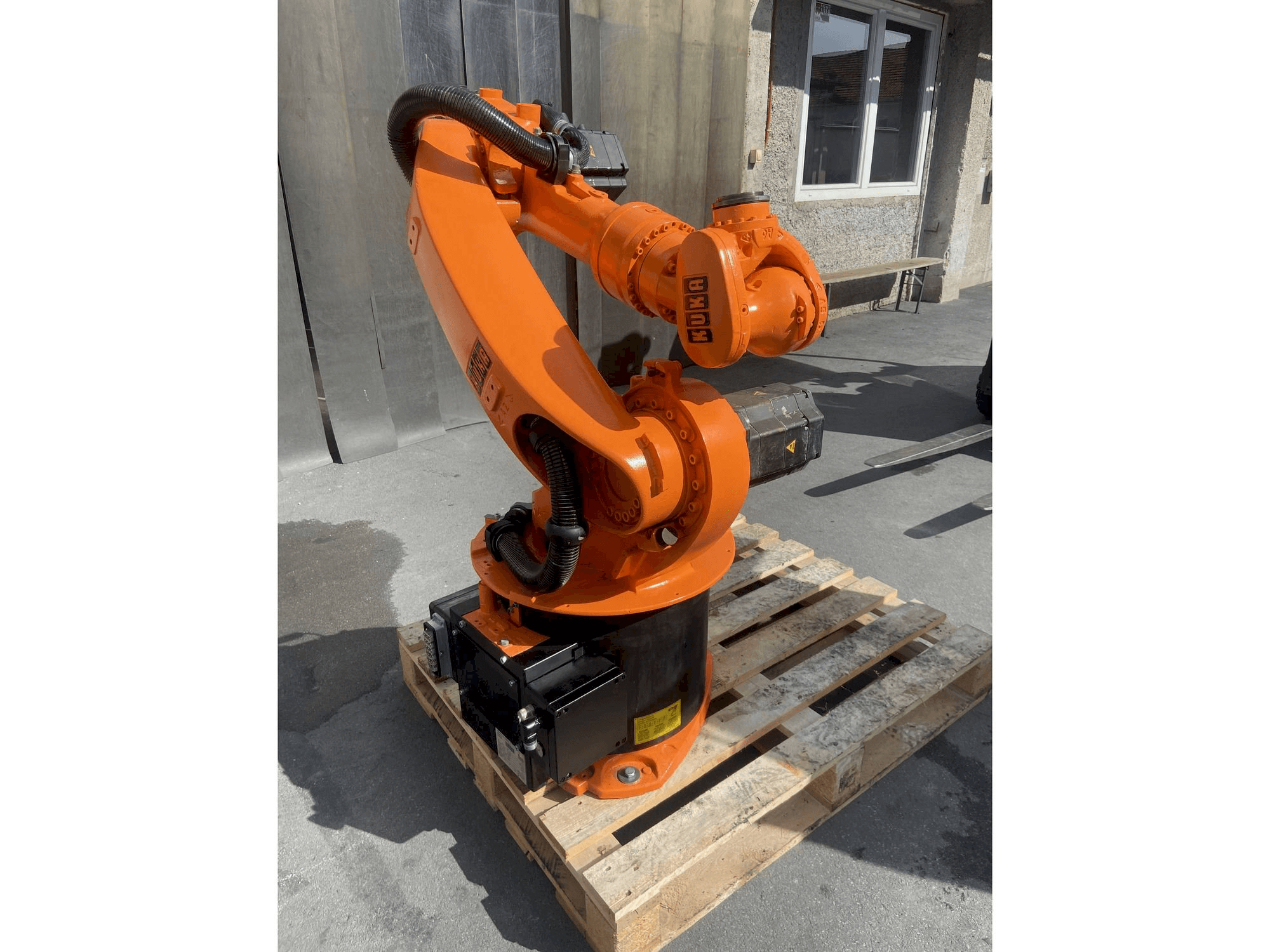 KUKA Kr16 Mašinos vaizdas iš priekio