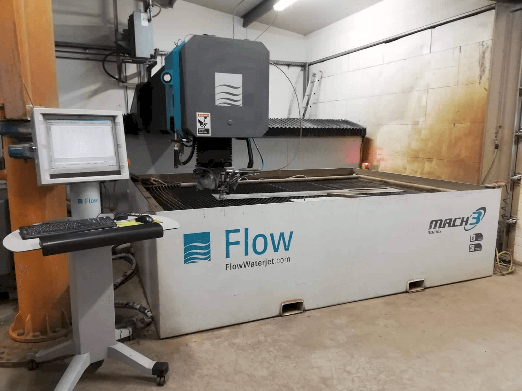 Flow Mach3-3020b Mašinos vaizdas iš priekio
